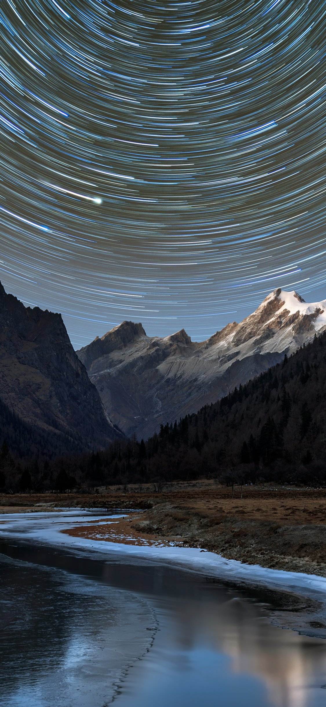 Star trails over the mountains - Wallpapers for iPhone X/XS/11 Pro in 1125x2436 resolution