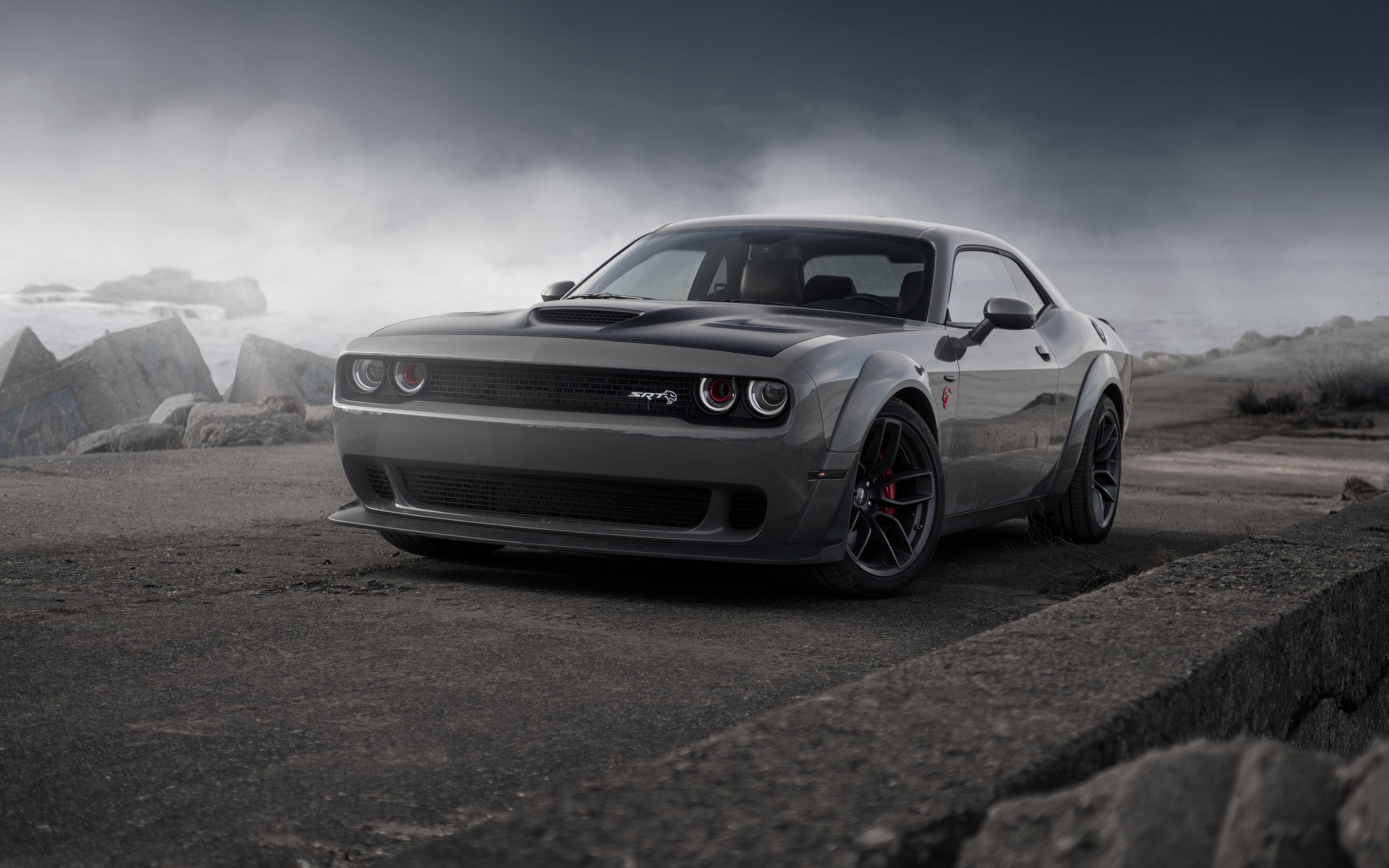 Dodge Challenger SRT Hellcat вид спереди - Обои для Apple MacBook 16″ в разрешении 3072x1920