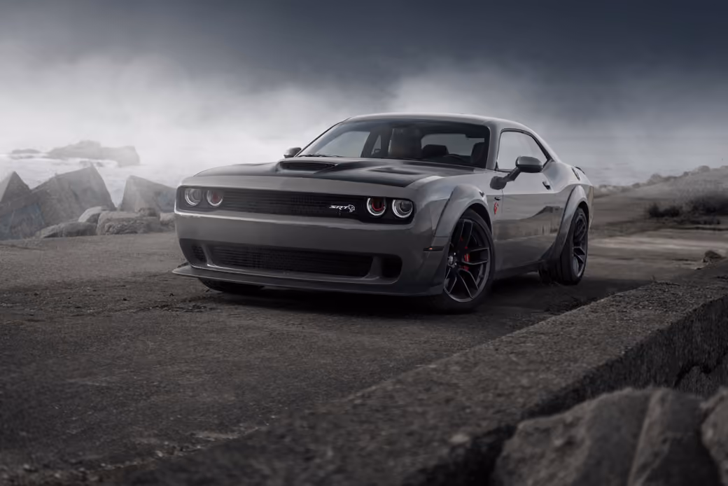 Dodge Challenger SRT Hellcat вид спереди - Обои для iPhone 5/5S/5C/SE в разрешении 640x1136