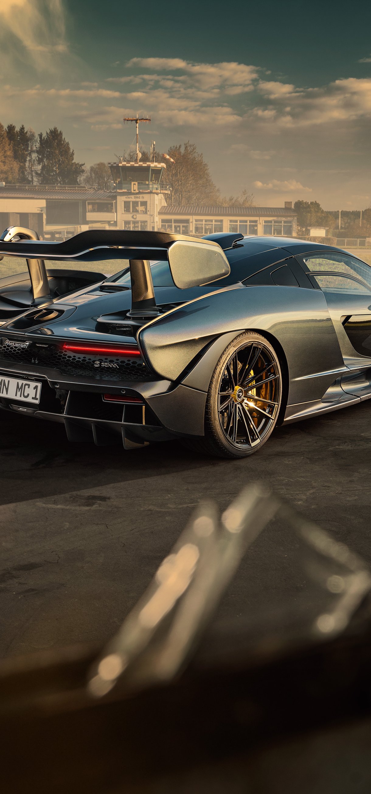 McLaren Senna Novitec вид сбоку - Обои для Xiaomi 17/17 Pro в разрешении 1220x2608