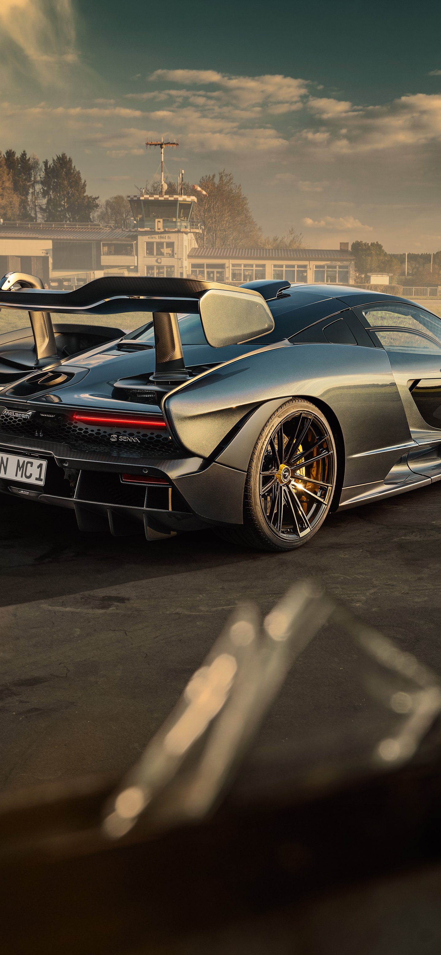 McLaren Senna Novitec side view - Wallpapers for Samsung Galaxy S24/S24 Ultra/S25 Ultra/S25+/S26 Ultra in 1440x3120 resolution