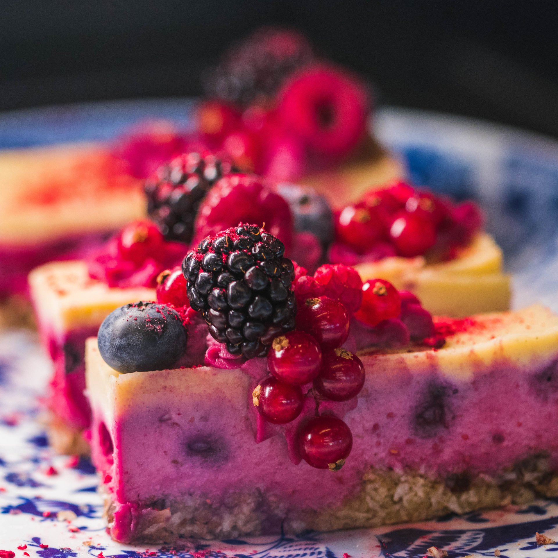 Dessert with fresh berries - Wallpapers for Samsung Galaxy Tab in 1920x1920 resolution