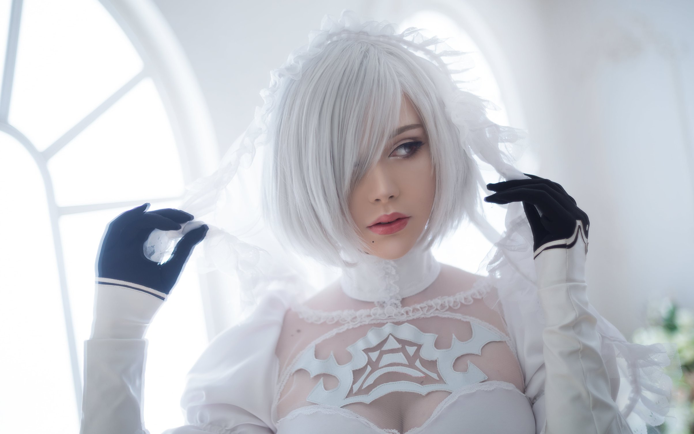 Saya Fox as Belaya 2B - Wallpapers for MacBook Neo in 2408x1506 resolution