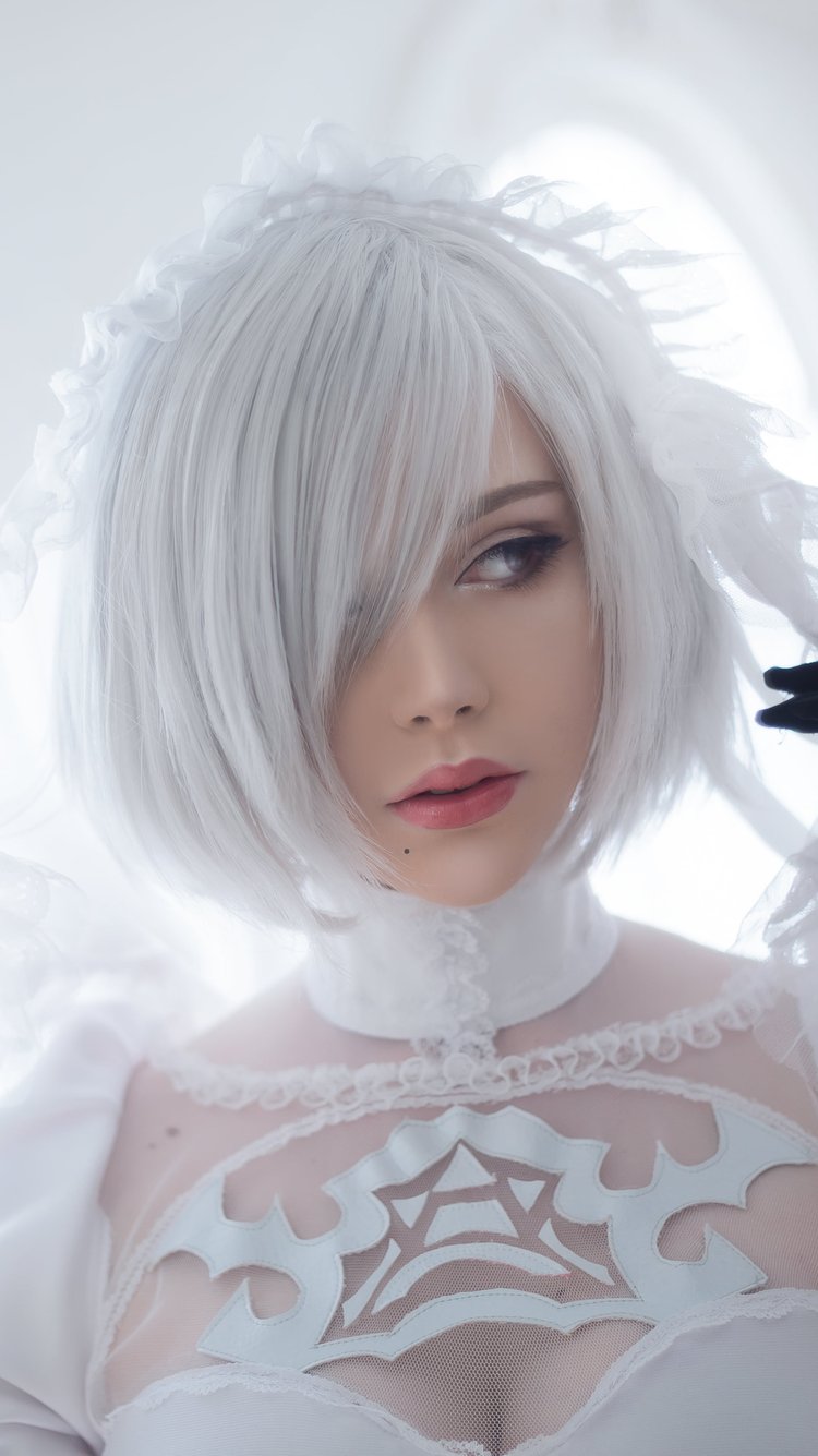 Saya Fox as Belaya 2B - Wallpapers for iPhone 6/6S/7/8/SE2/SE3 in 750x1334 resolution