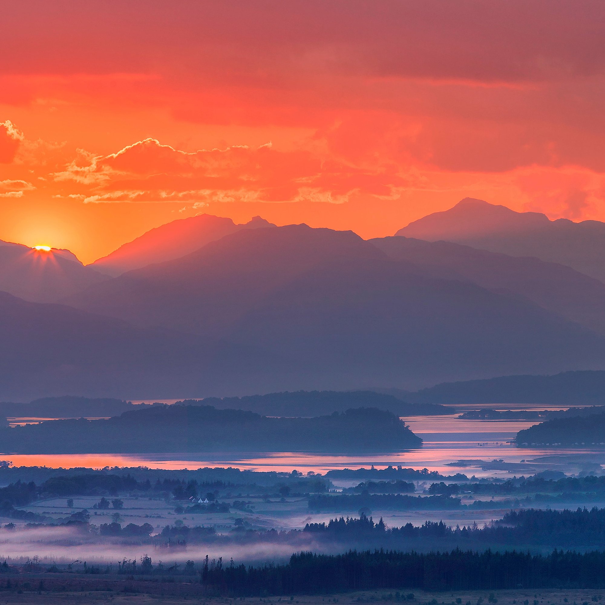 Bright orange sunrise over the valley - Wallpapers for Samsung/Xiaomi in 2000x2000 resolution