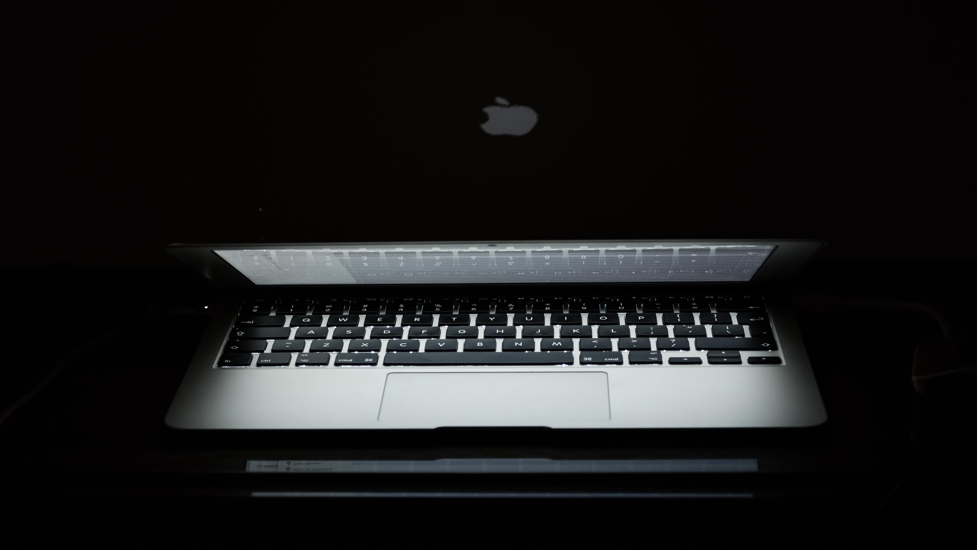 MacBook with a bright backlight - Wallpapers for Apple iMac 21.5″ in 4096x2304 resolution