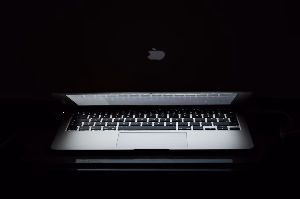 MacBook with a bright backlight - Wallpapers for Samsung Galaxy S8/S8+/Note 8/S9/S9+/Note 9 in 1440x2960 resolution