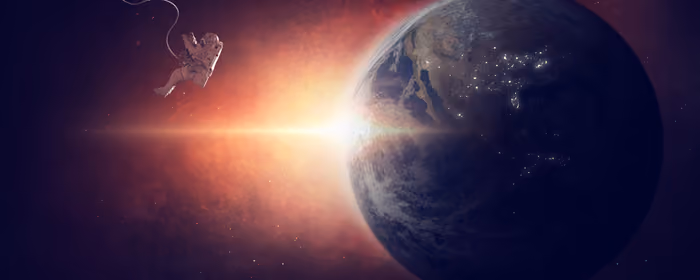 Космонавты в космосе обои для UltraWide мониторов 32:9 (3840x1080): космонавт, Земля, Солнце, солнечная система