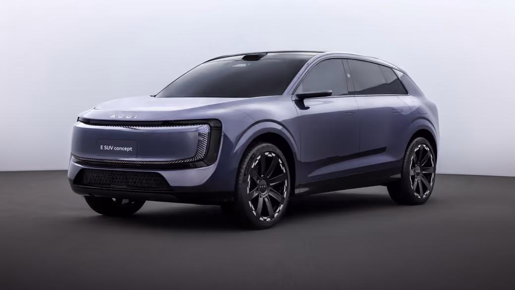 Серый AUDI E SUV Concept - Обои для iPad Pro 10.5″ в разрешении 2224x2224