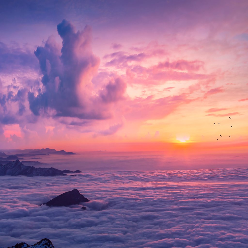 Sunrise over the mountains - Wallpapers for Apple iPad 1 in 1024x1024 resolution