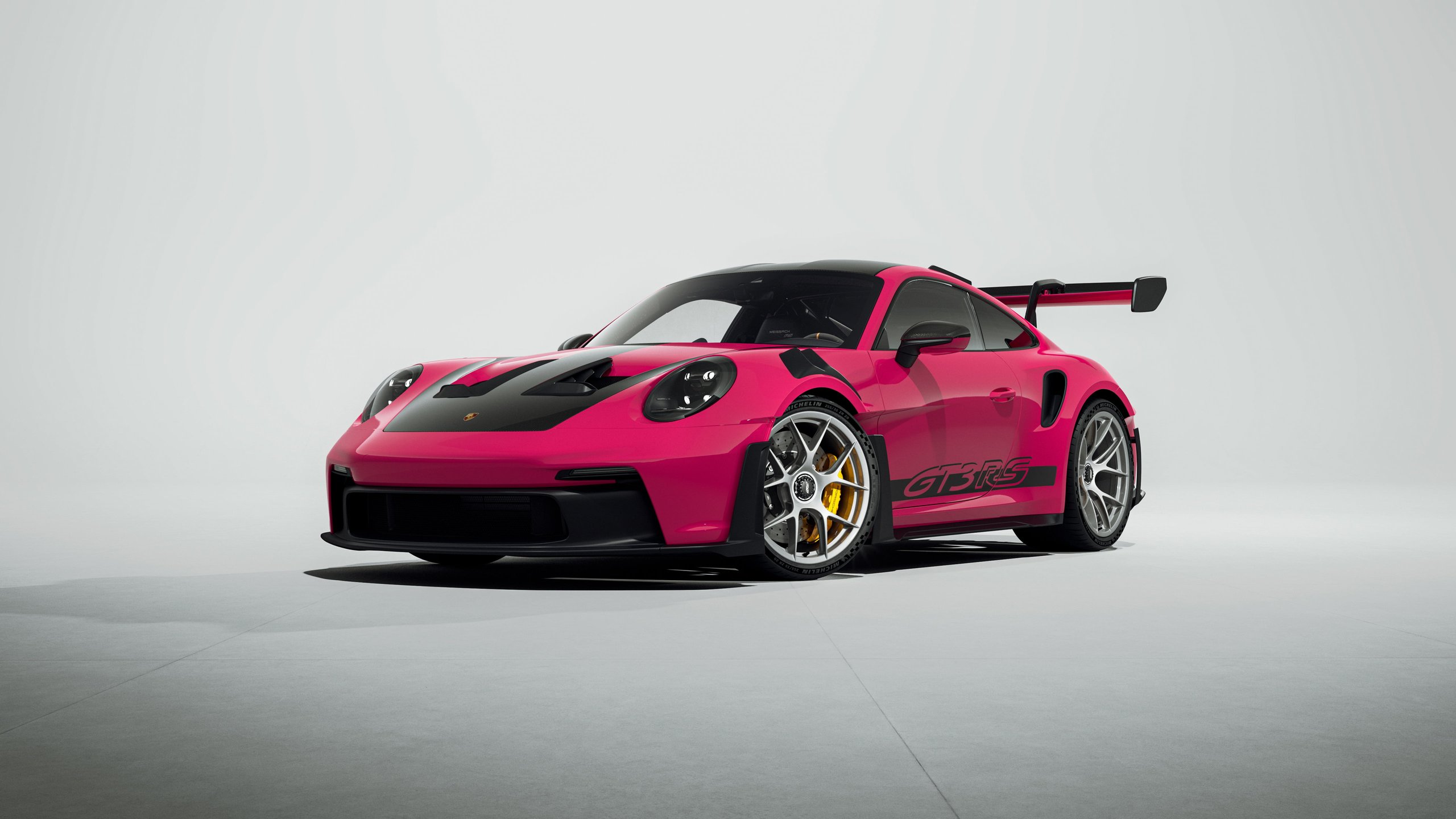 Розовый Porsche 911 GT3 RS - 2K Quad HD обои в разрешении 2560x1440
