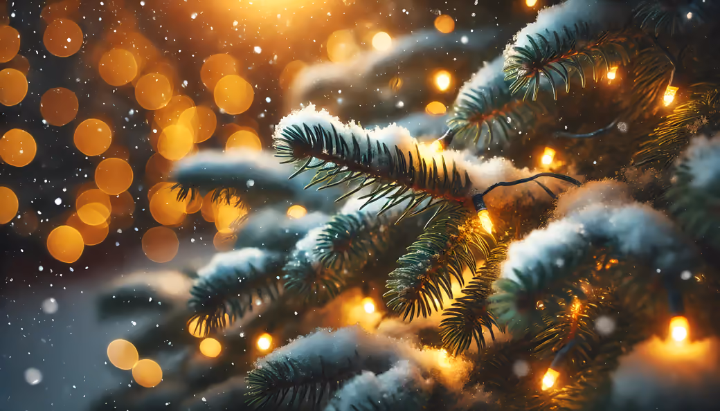 Garland on the Christmas tree — desktop and phone wallpaper, free download