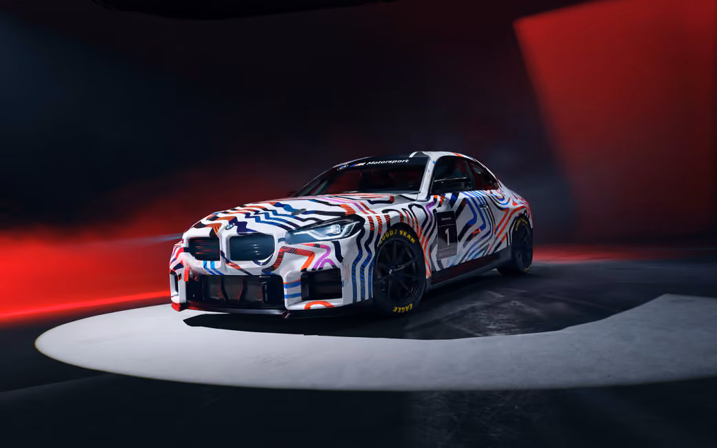 BMW M2 с яркими  полосами — обои на рабочий стол и телефон