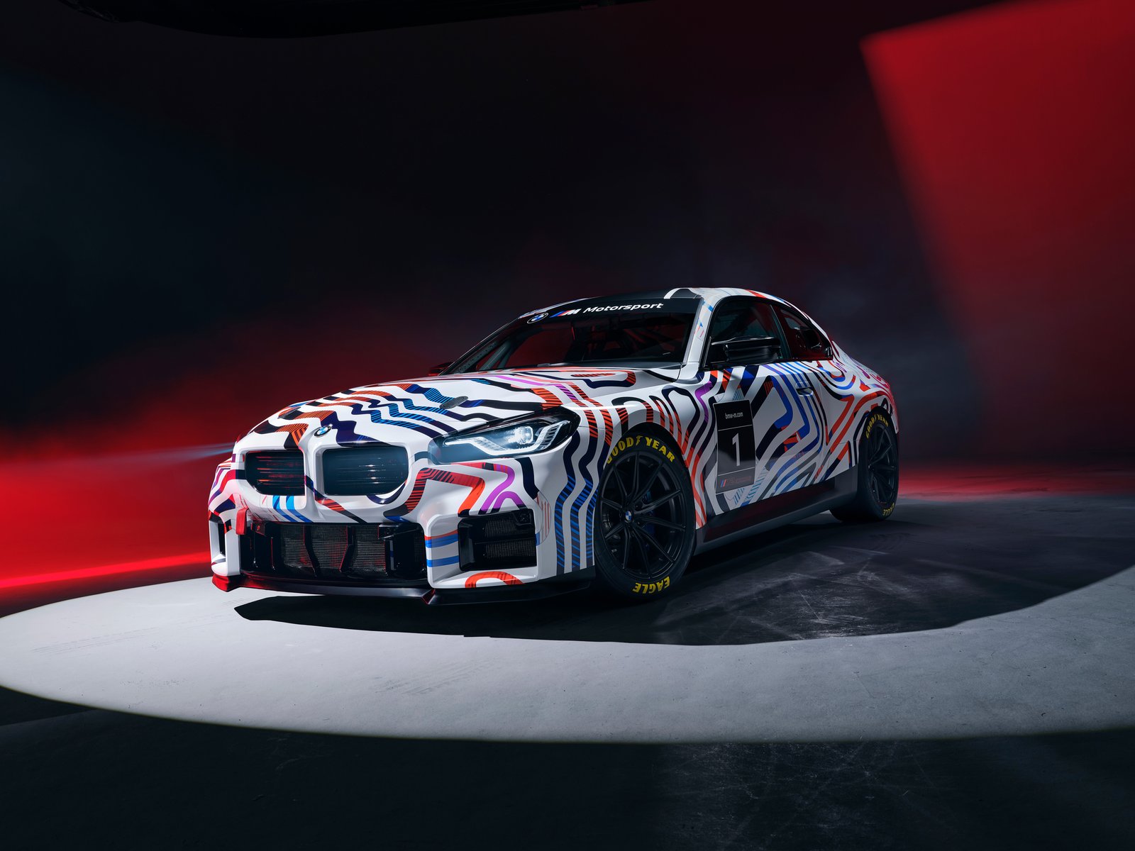 BMW M2 с яркими полосами - UXGA обои в разрешении 1600x1200