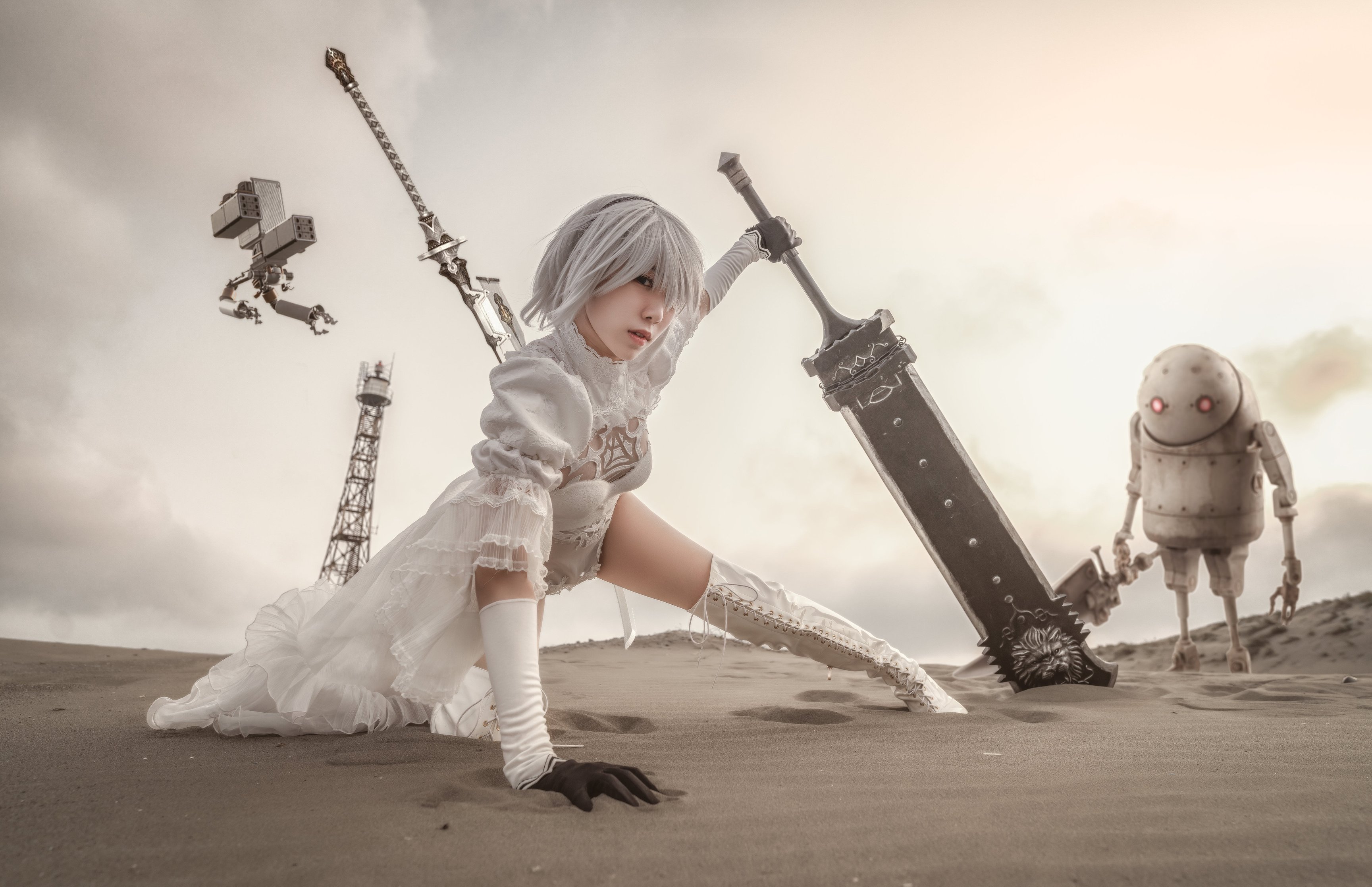 Азиатский косплей на 2B из Nier Automata - Обои для Apple MacBook 16.2″ в разрешении 3456x2234