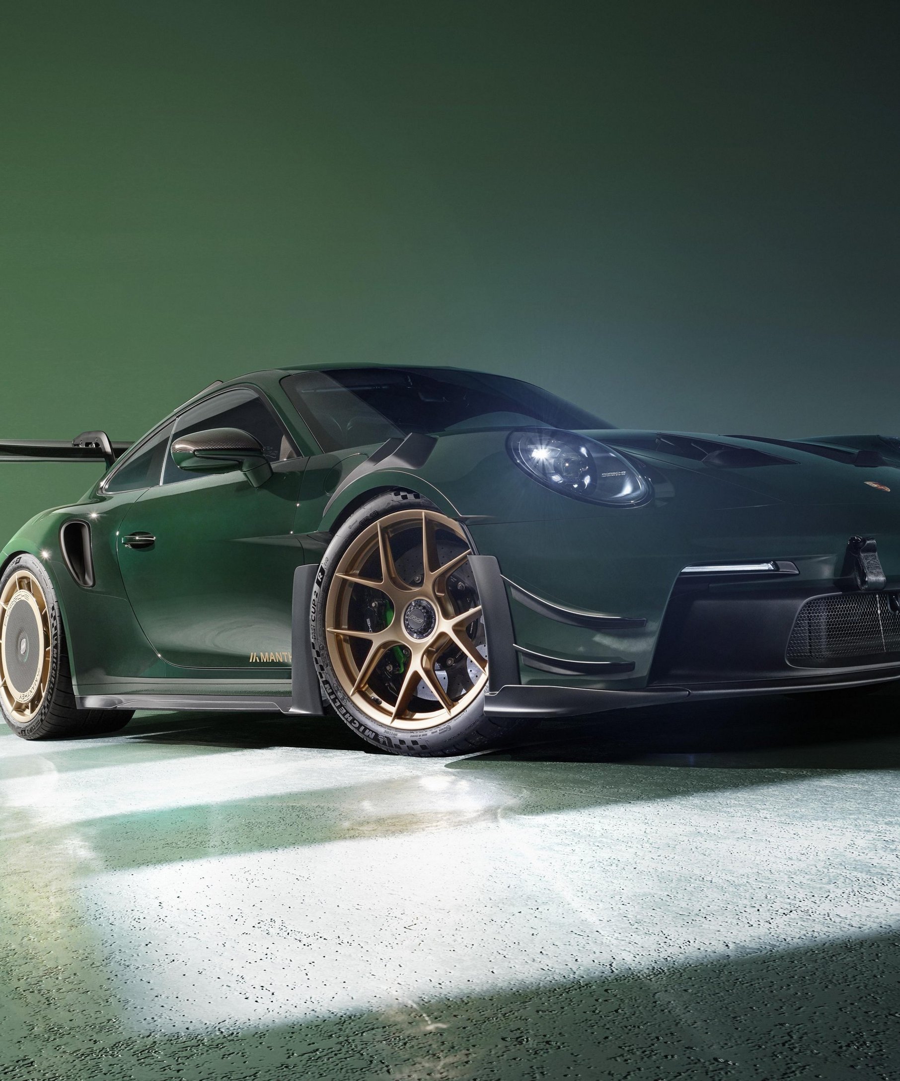 Porsche 911 GT3 RS от Manthey вид спереди - Обои для Samsung Galaxy Z Fold4/Z Fold5/Z Fold6 в разрешении 1812x2176