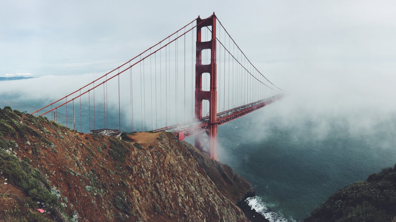 Fog hides the Golden Gate Bridge - HDV 720p wallpapers in 1280x720 resolution