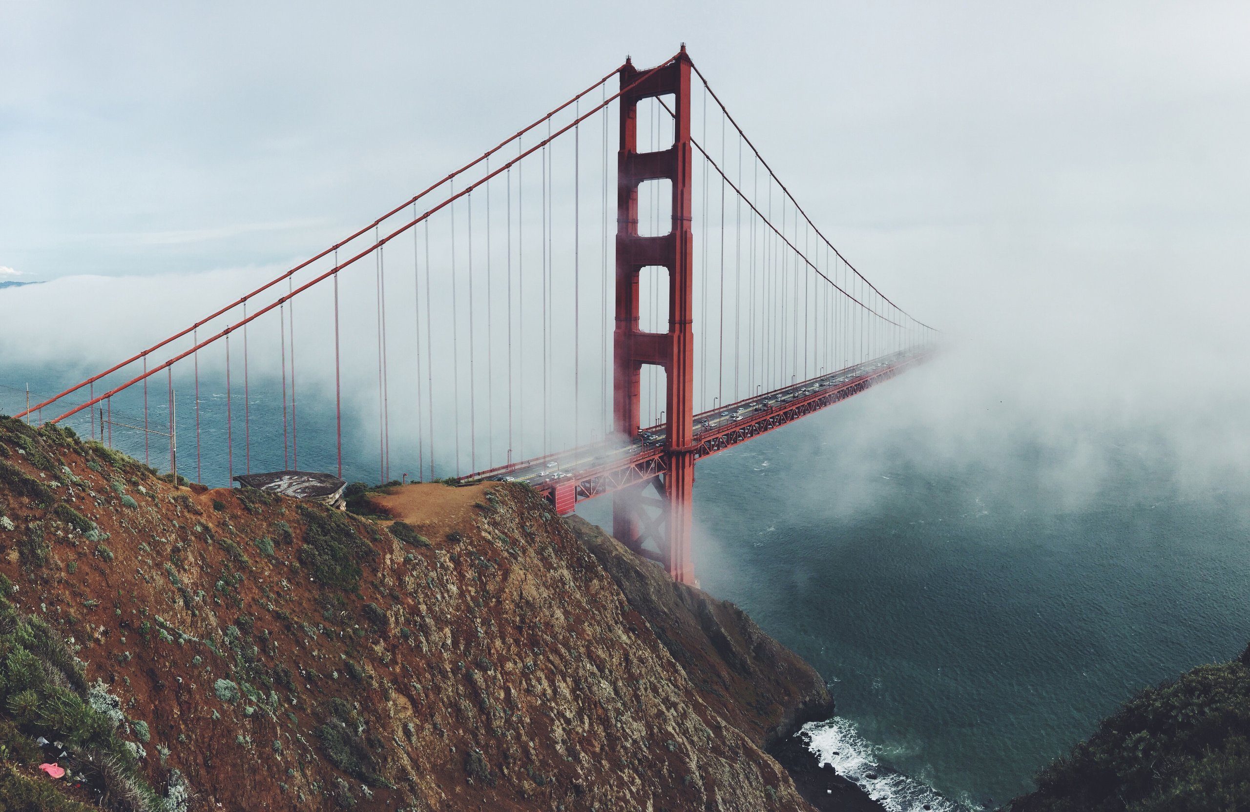 Fog hides the Golden Gate Bridge - Wallpapers for Apple MacBook Air 13 M2″ in 2560x1664 resolution