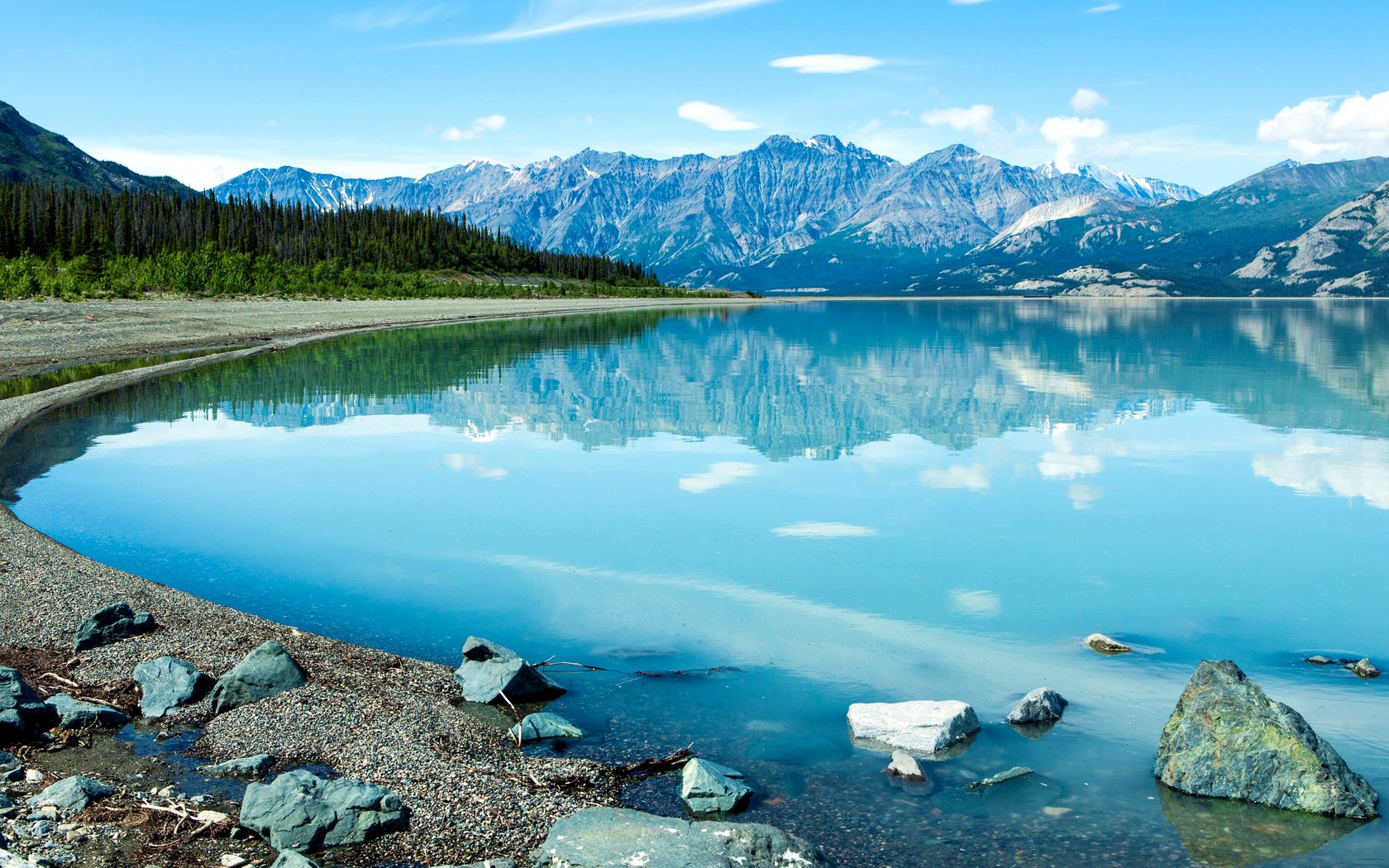 Transparent lake in the mountains - WSXGA+ wallpapers in 1680x1050 resolution