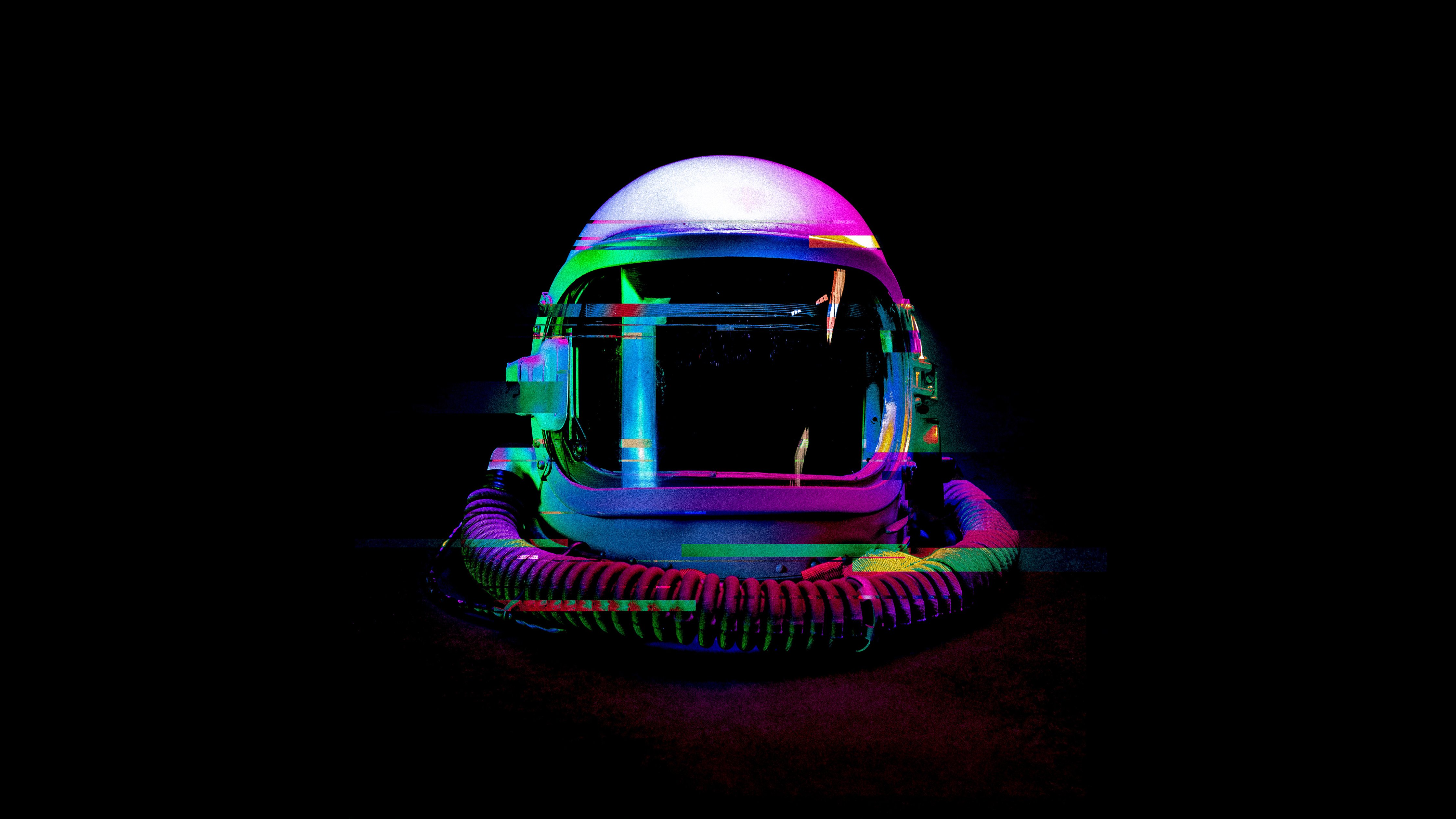 Astronaut's helmet with a glitch effect - Wallpapers for Apple iMac 24″ in 4480x2520 resolution
