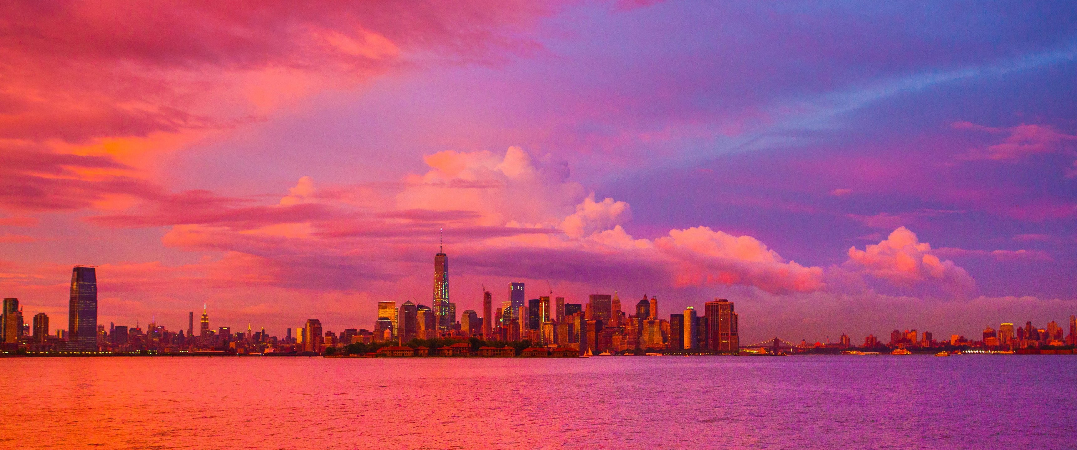 New York with a pink sunset - UltraWide 21:9 wallpapers in 3440x1440 resolution