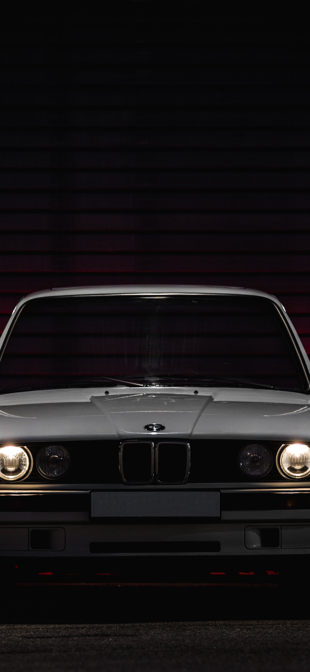 BMW 3 E30 front view - Wallpapers for iPhone 13 Pro Max/12 Pro Max/14 Plus in 1284x2778 resolution