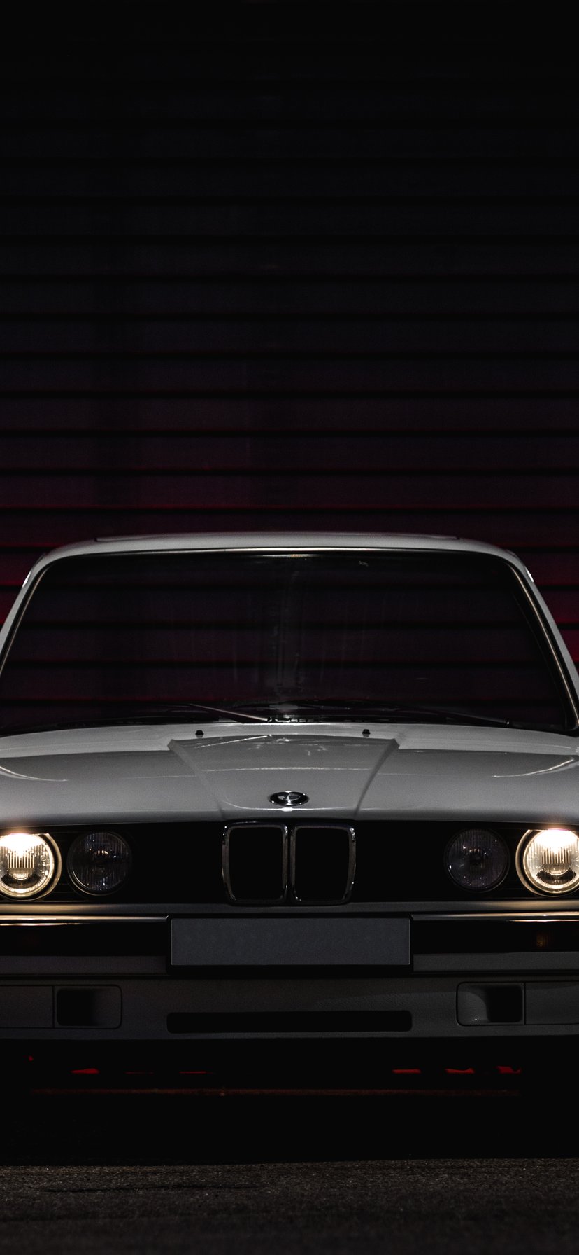 BMW 3 E30 вид спереди - Обои для iPhone 11/XR в разрешении 828x1792