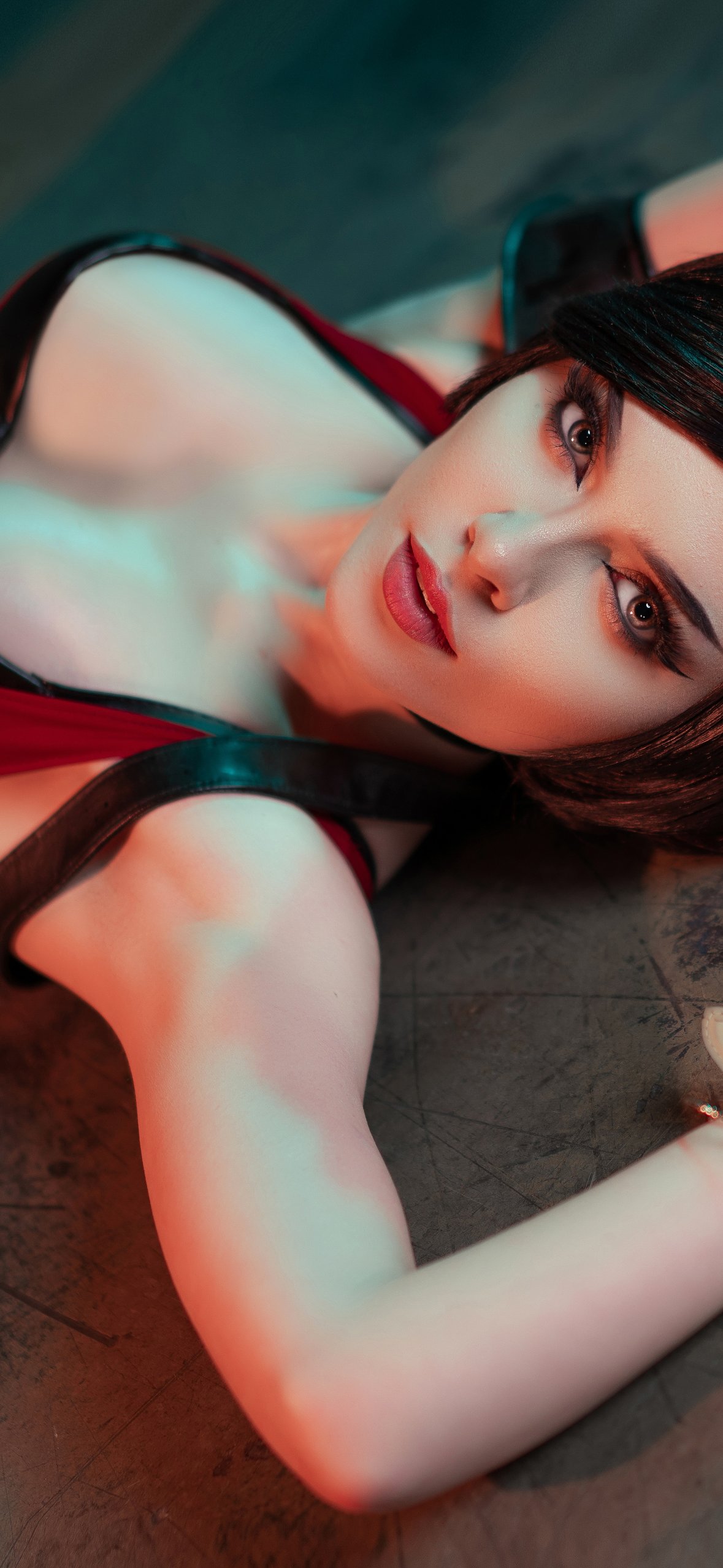 Ilona Bugaeva cosplaying Ada Wong - Wallpapers for iPhone 14 Pro/15 Pro in 1179x2556 resolution