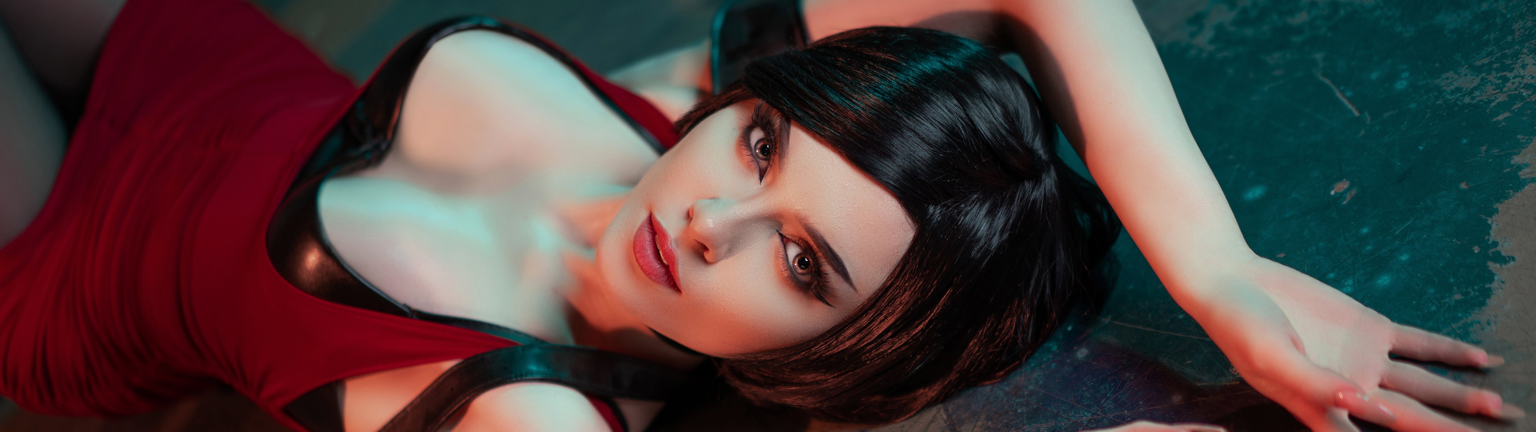 Ilona Bugaeva cosplaying Ada Wong - UltraWide 32:9 wallpapers in 5120x1440 resolution