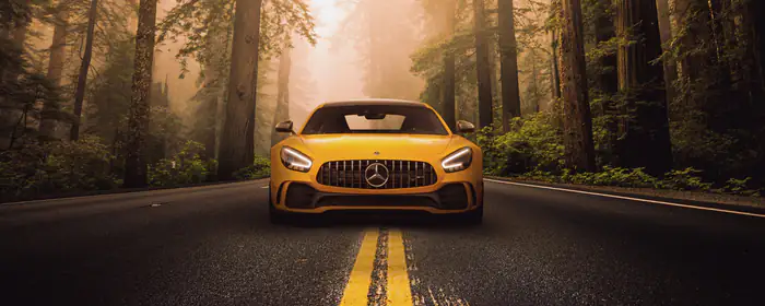 UltraWide 32:9 обои родстер (3840x1080): Мерседес-AMG GT R, дорога, лес, вечер