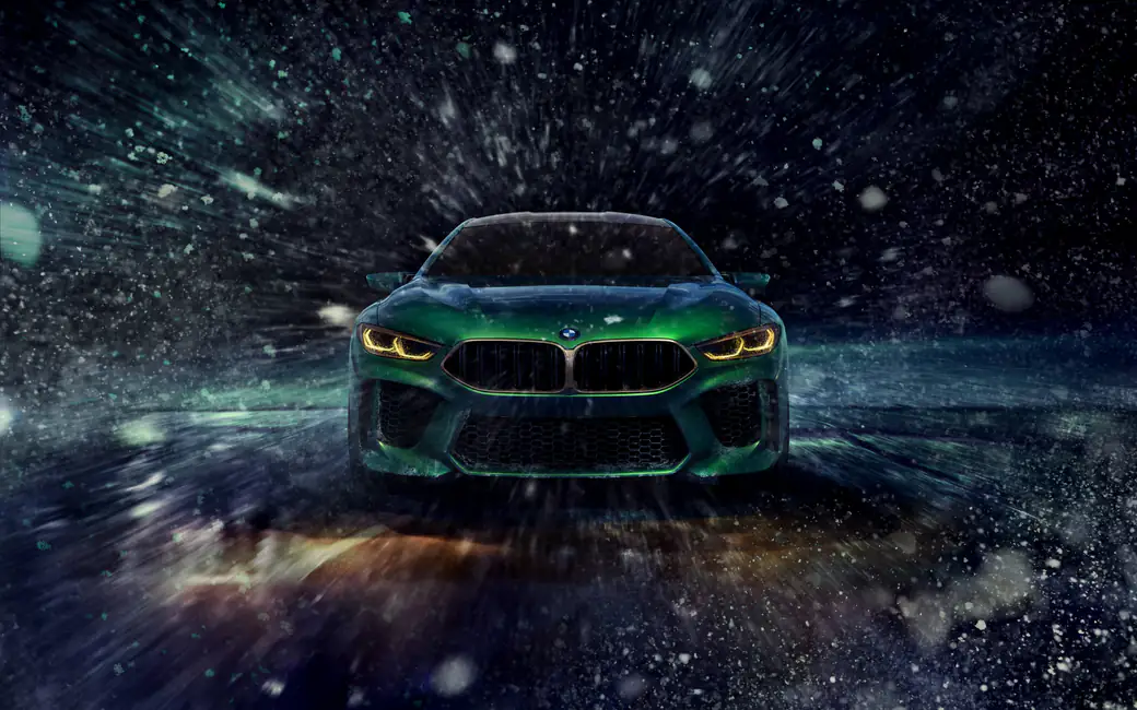 BMW M8 Gran Coupe вид спереди ночью — обои на рабочий стол и телефон