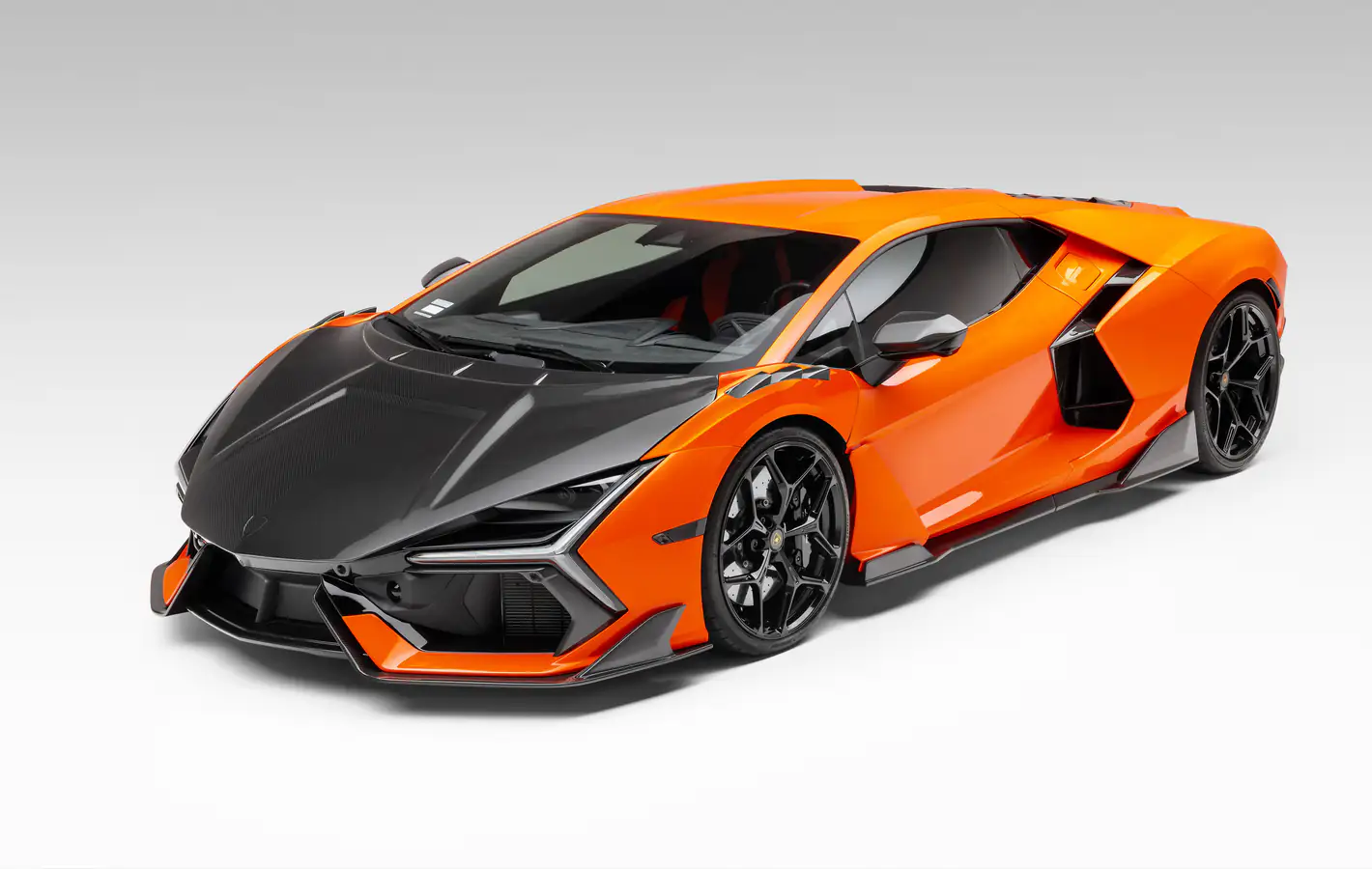 Lamborghini Revuelto с карбоновым обвесом — обои на рабочий стол и телефон