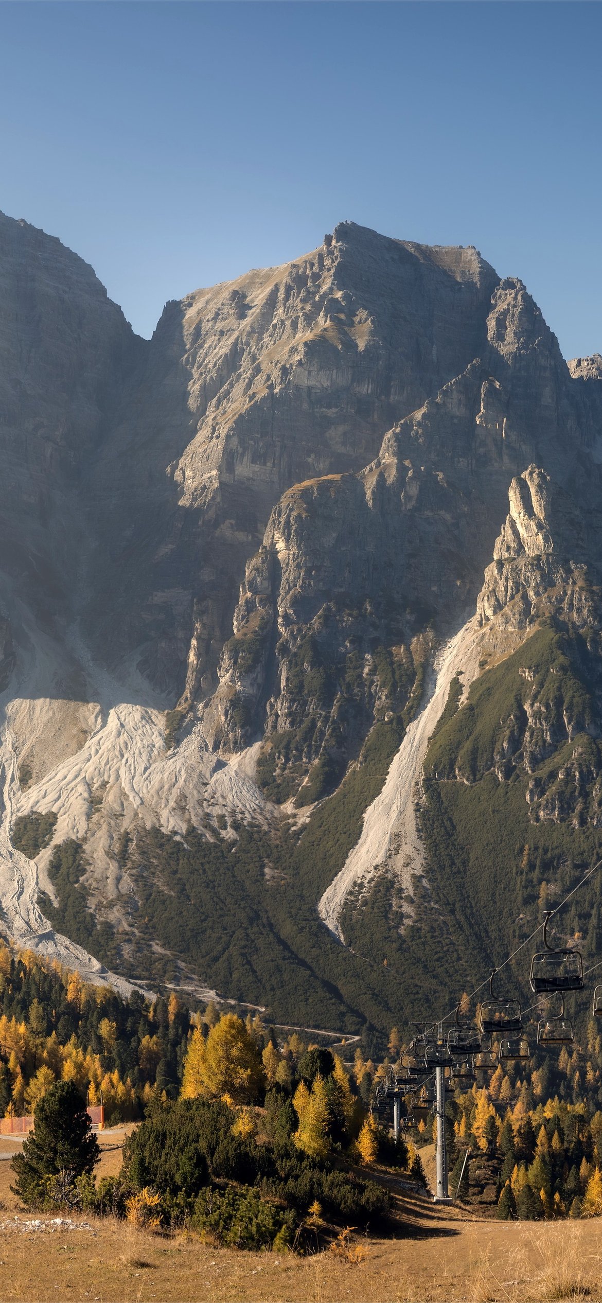 Cable car and mountains in Austria - Wallpapers for iPhone 12 Pro/13 Pro/14 in 1170x2532 resolution