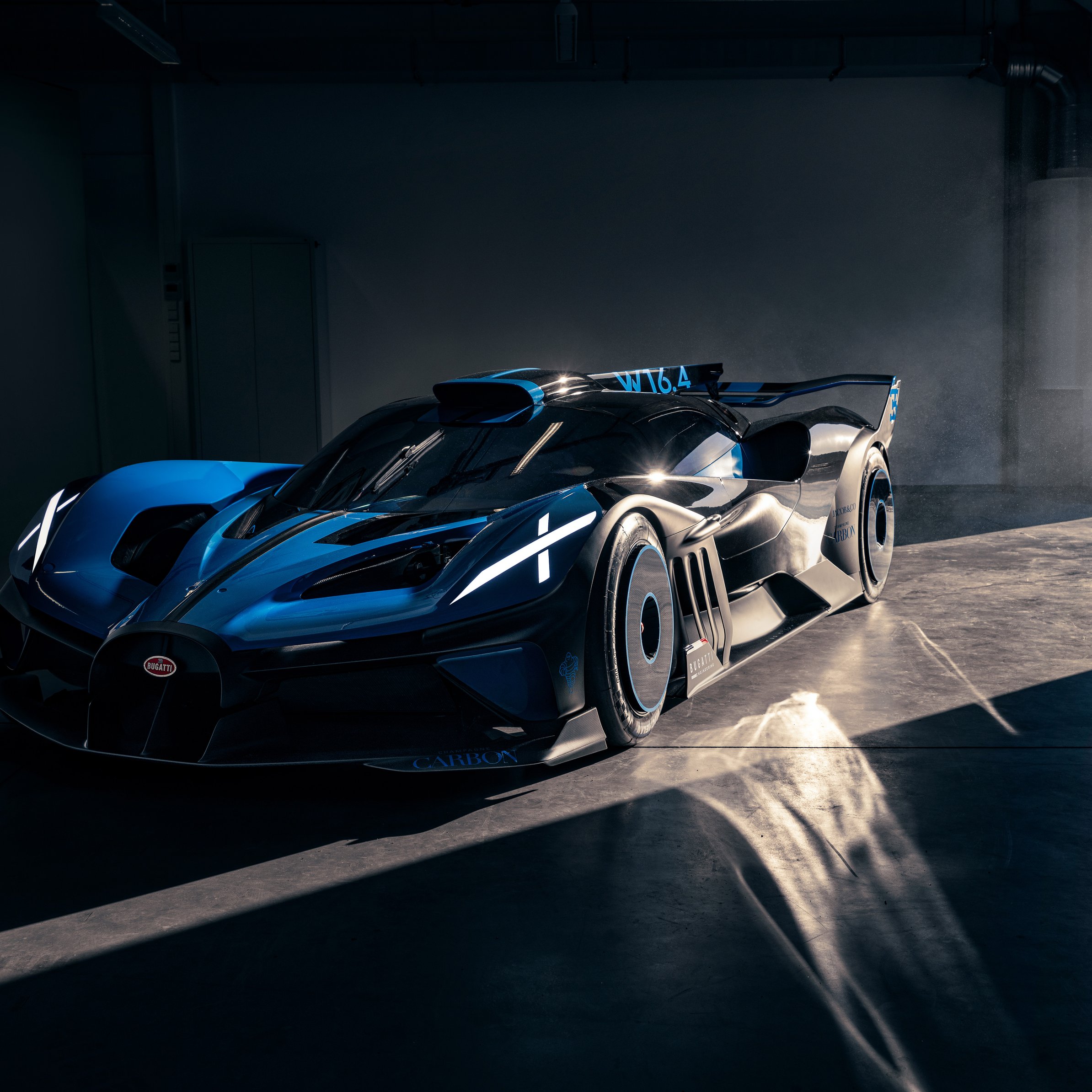 Bugatti Bolide side view - Wallpapers for iPad Pro 11″ in 2388x2388 resolution