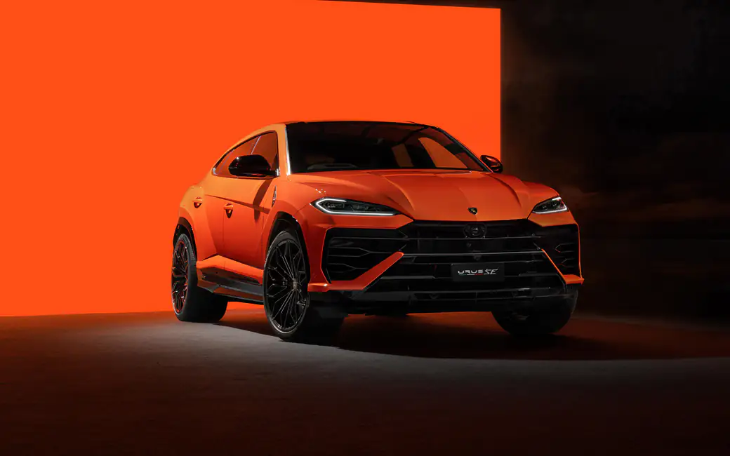 Lamborghini Urus SE вид спереди — обои на рабочий стол и телефон