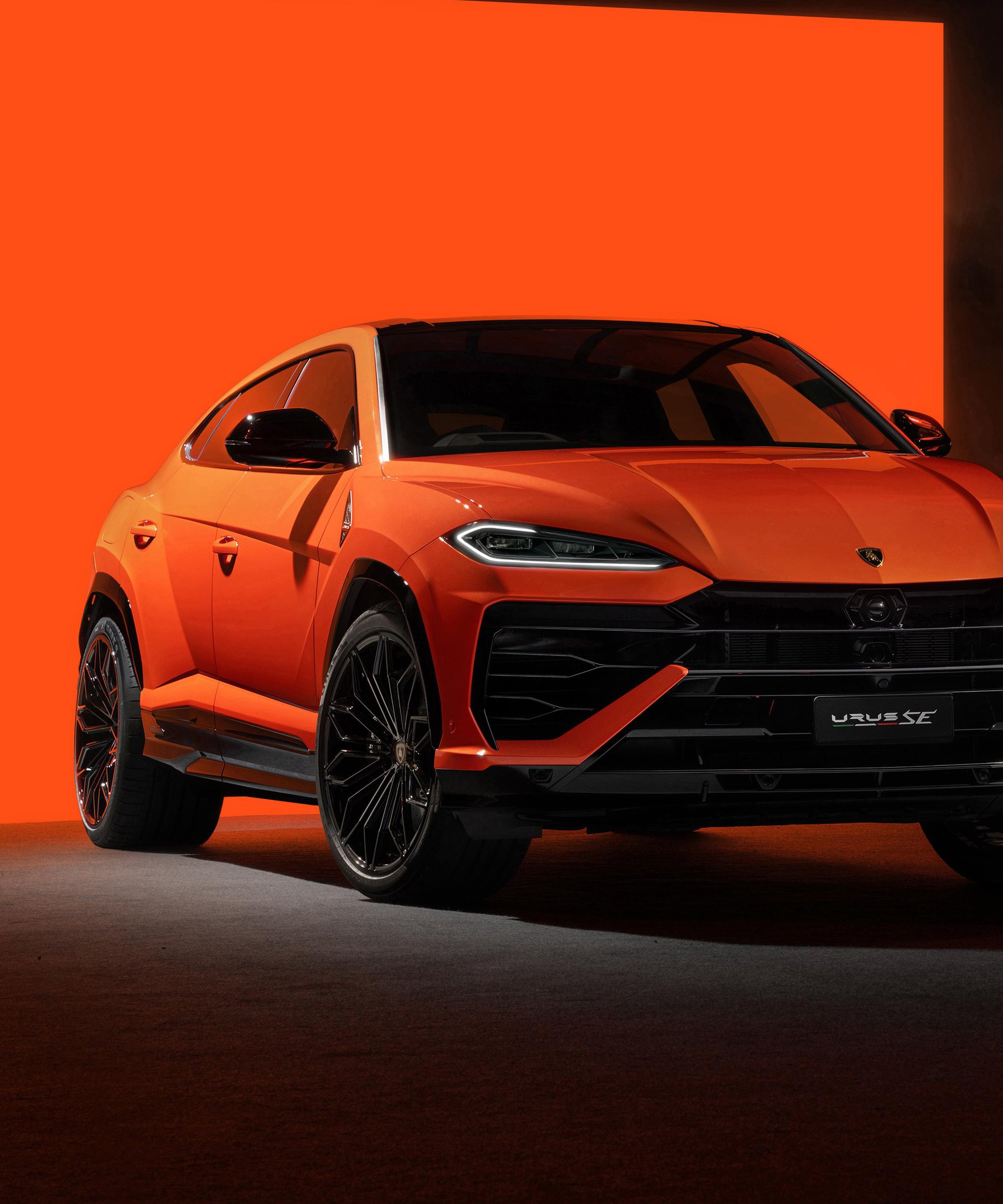 Lamborghini Urus SE front view - Wallpapers for Samsung Galaxy Z Fold4/Z Fold5/Z Fold6 in 1812x2176 resolution