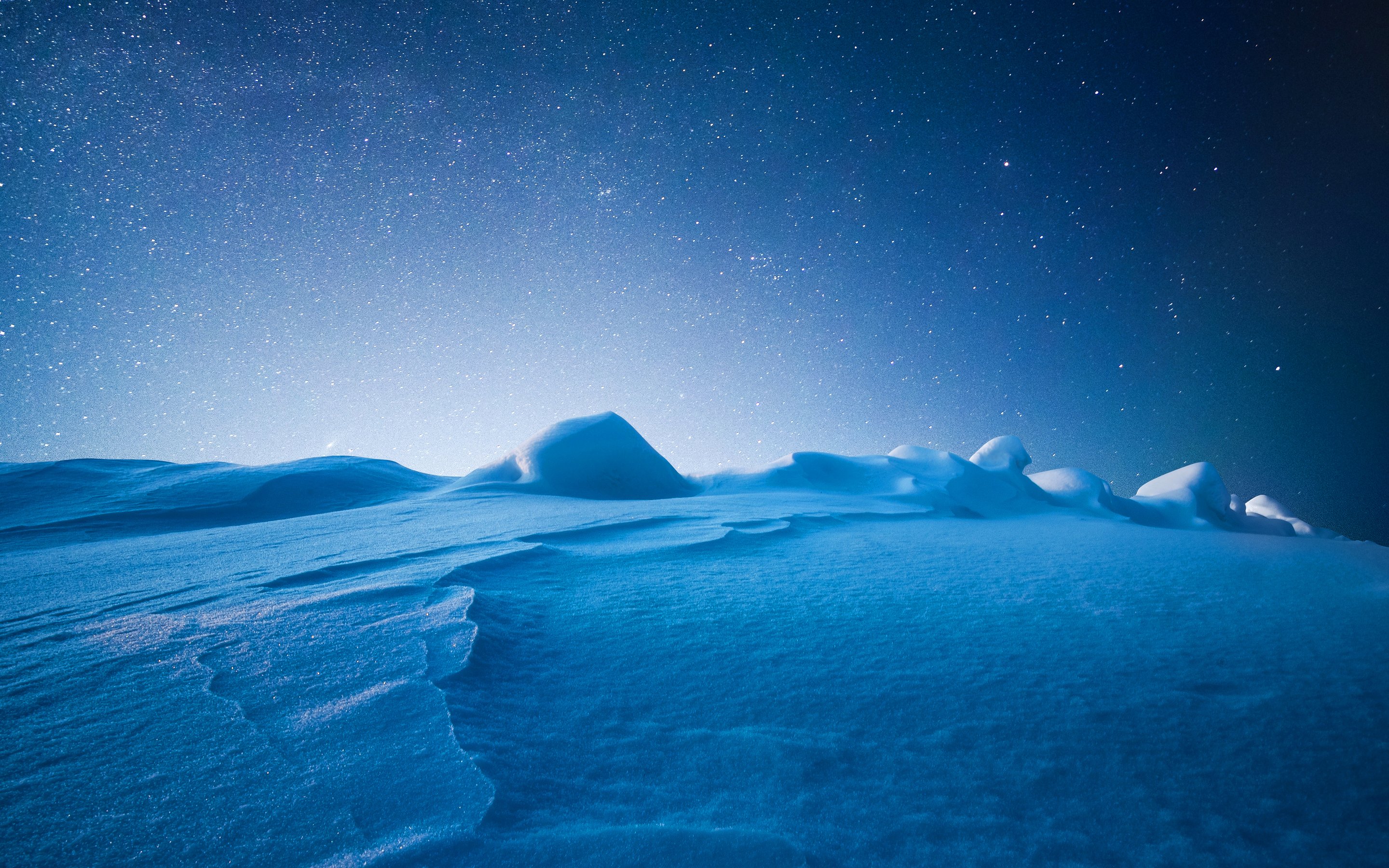 Snowy field under the starry sky - Wallpapers for Apple MacBook 15″ in 2880x1800 resolution