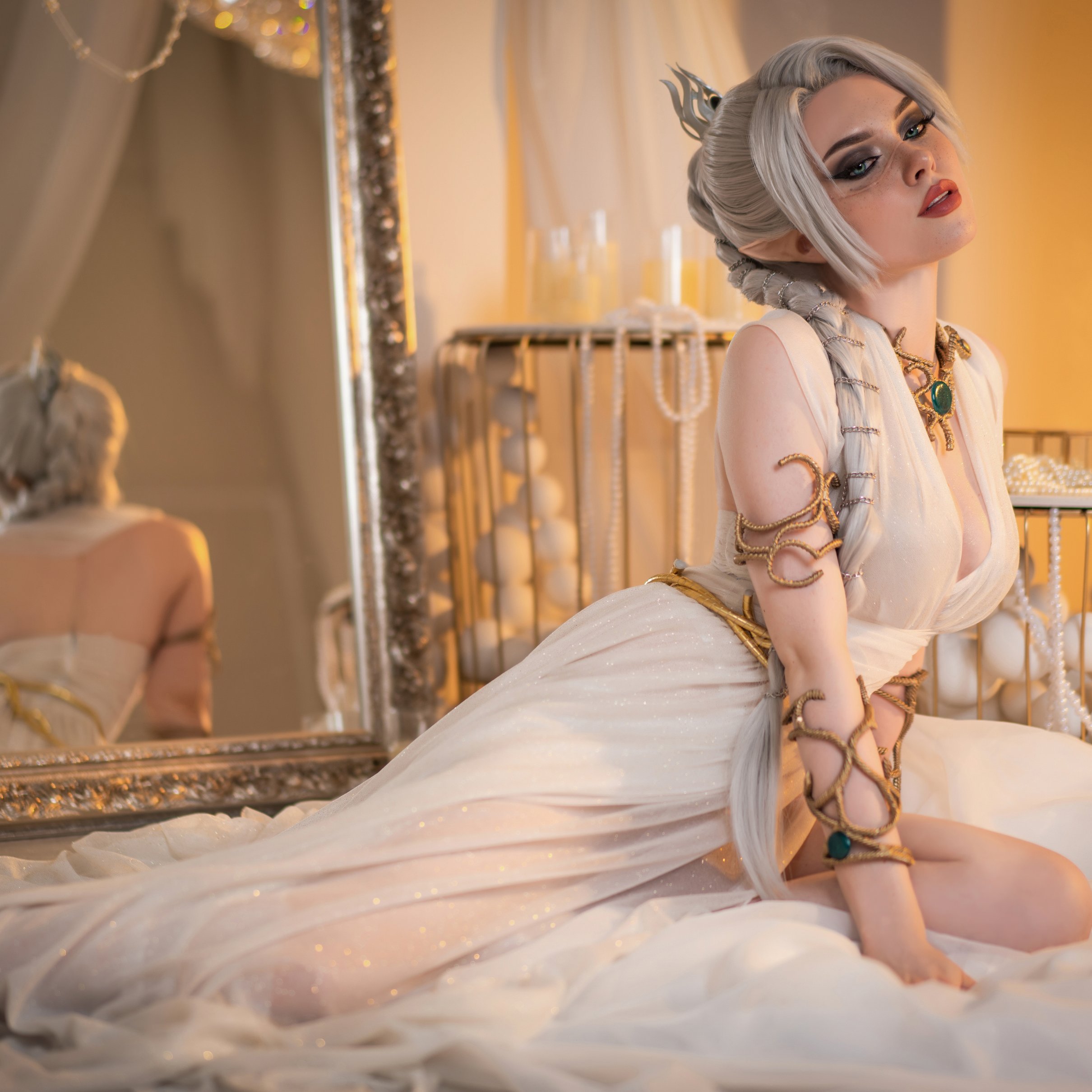 Ilona Bugaeva's cosplay as Shadowheart - Wallpapers for iPad Pro 11″ 2024 in 2420x2420 resolution