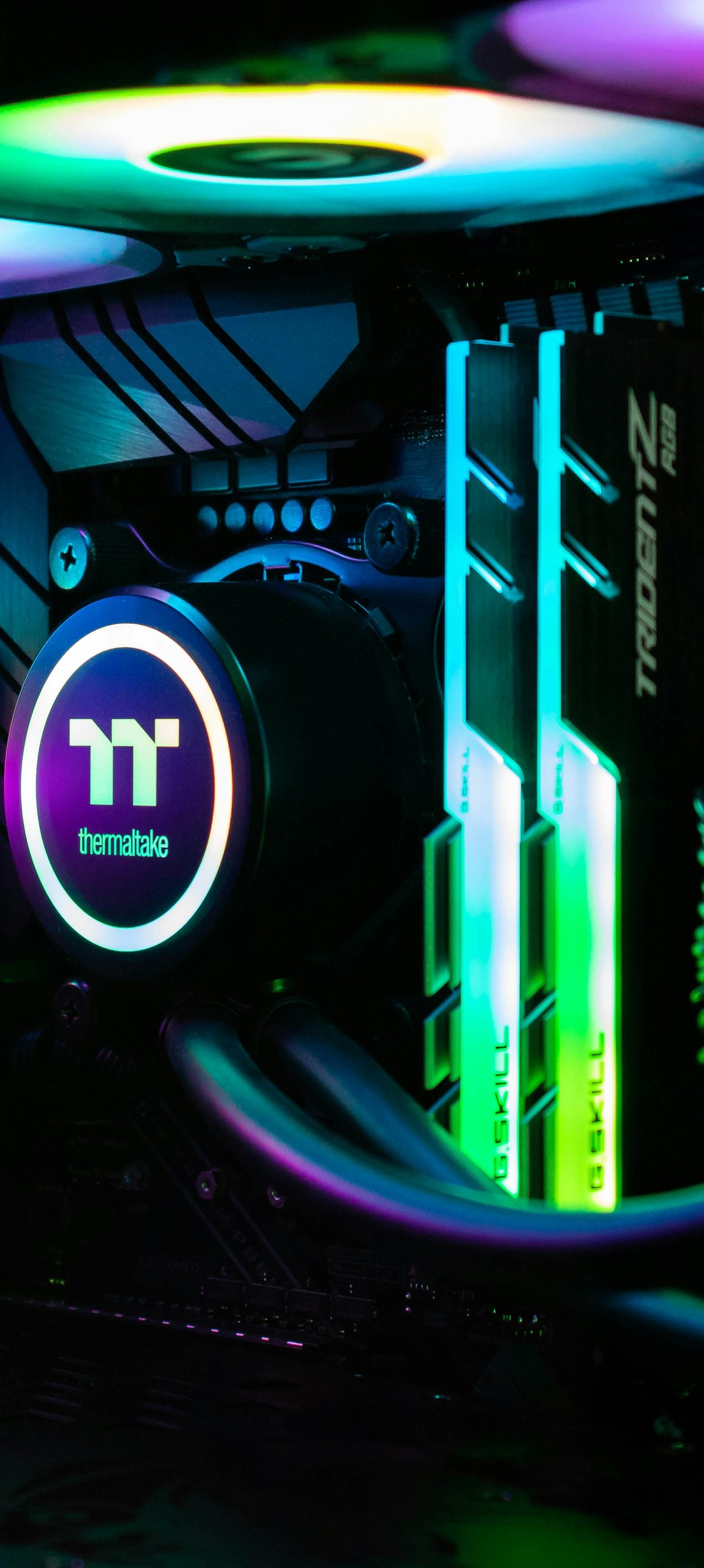 PC components with RGB backlight - Wallpapers for Xiaomi 15 in 1200x2670 resolution