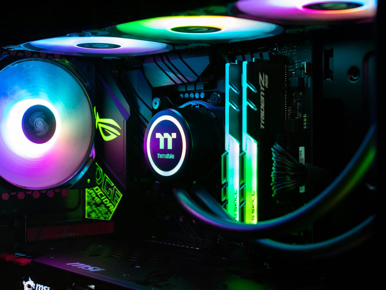 PC components with RGB backlight - UXGA wallpapers in 1600x1200 resolution
