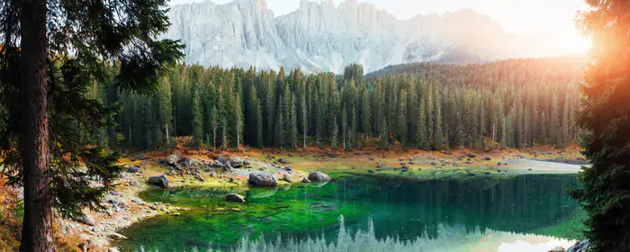 Обои природа: озеро Карецца, Доломитовые Альпы, осень, лес