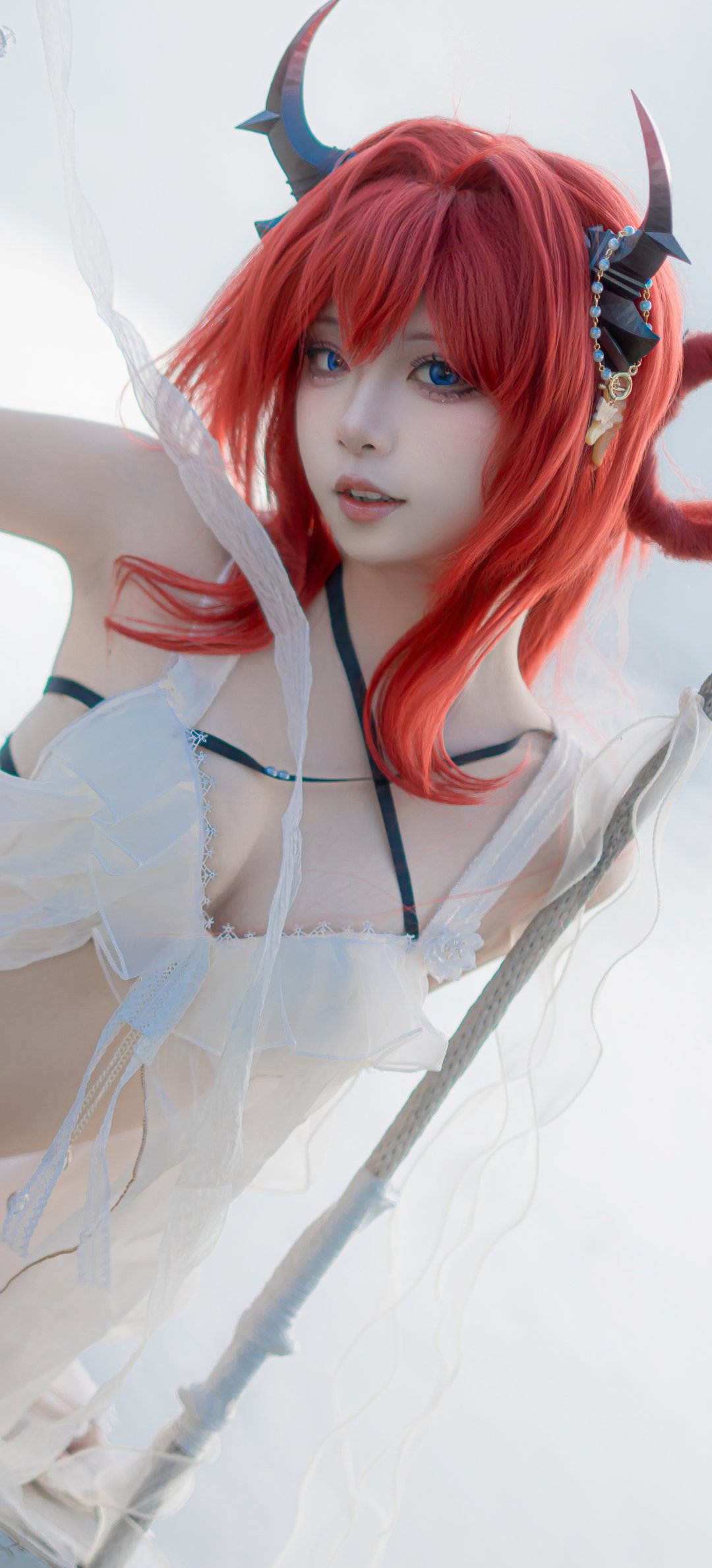 Cosplay Etsuko827 on Surtr from Arknights - Wallpapers for Honor/Huawei in 1080x2376 resolution