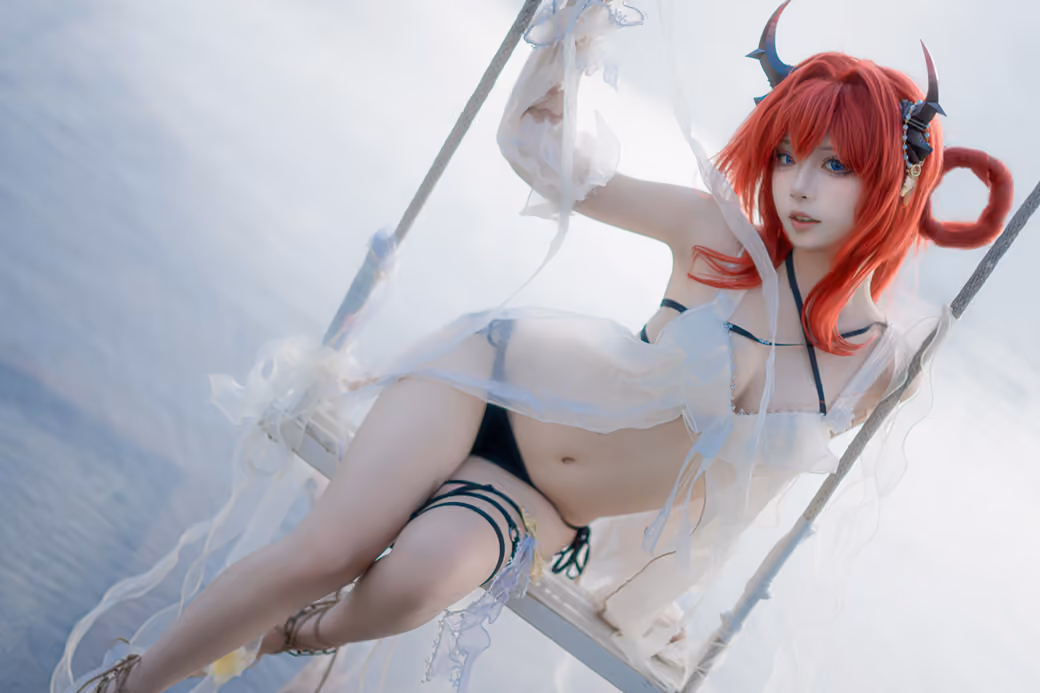 Cosplay Etsuko827 on Surtr from Arknights — desktop and phone wallpaper, free download