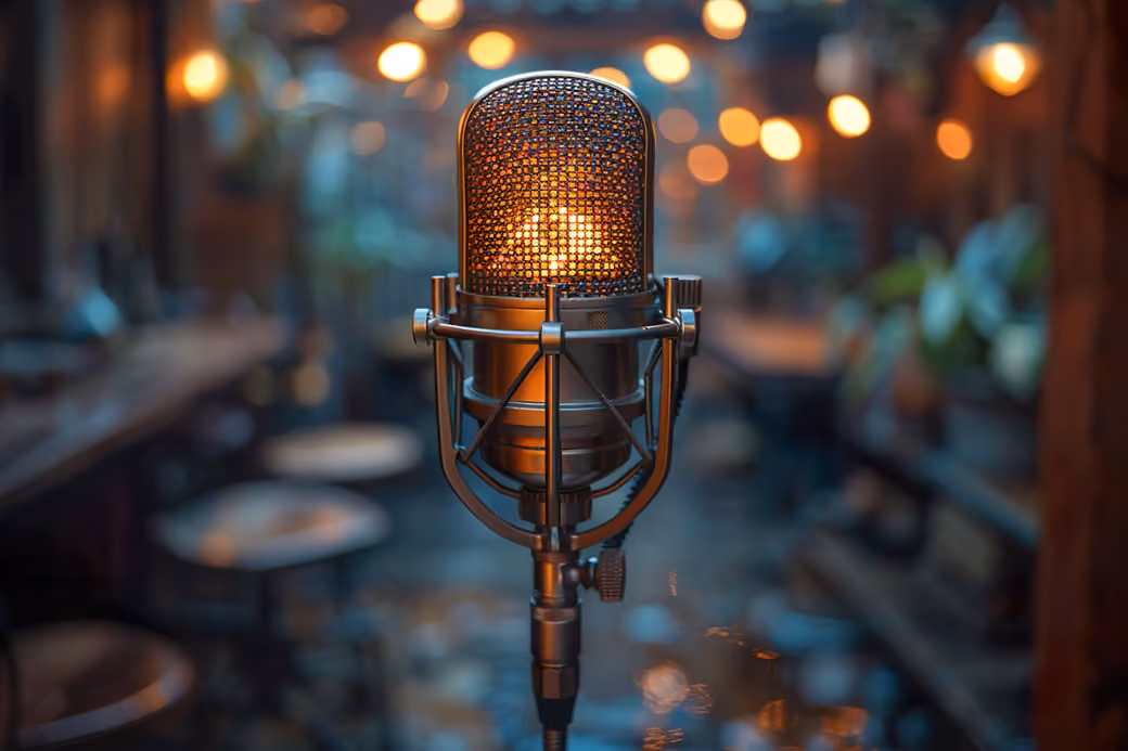 Vintage microphone with warm light - WUXGA wallpapers in 1920x1200 resolution