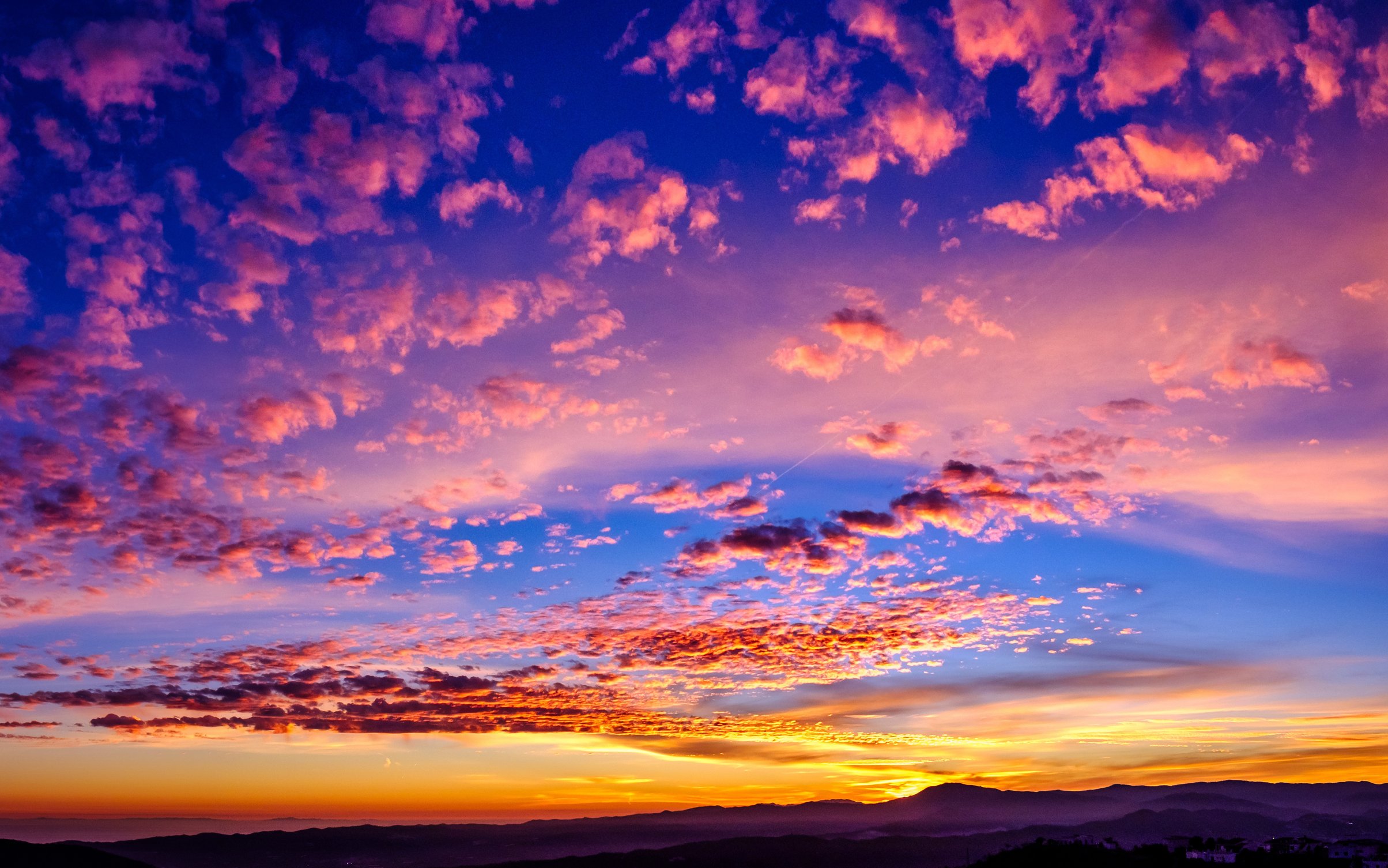 Red sunset with clouds - Wallpapers for MacBook Neo in 2408x1506 resolution