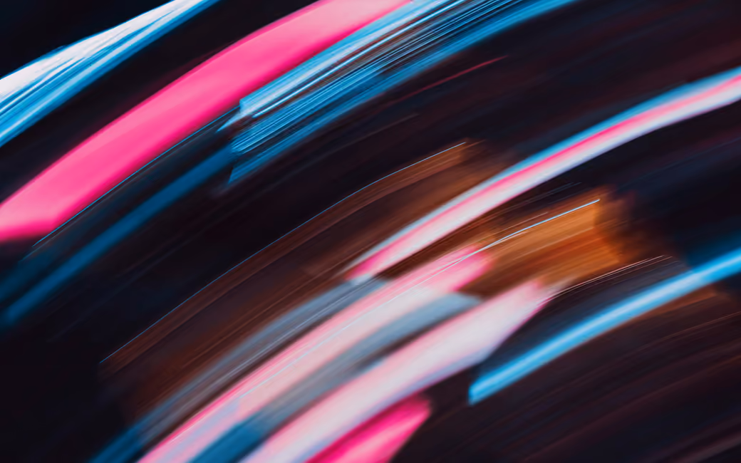 Dynamic abstract light streaks — desktop and phone wallpaper, free download