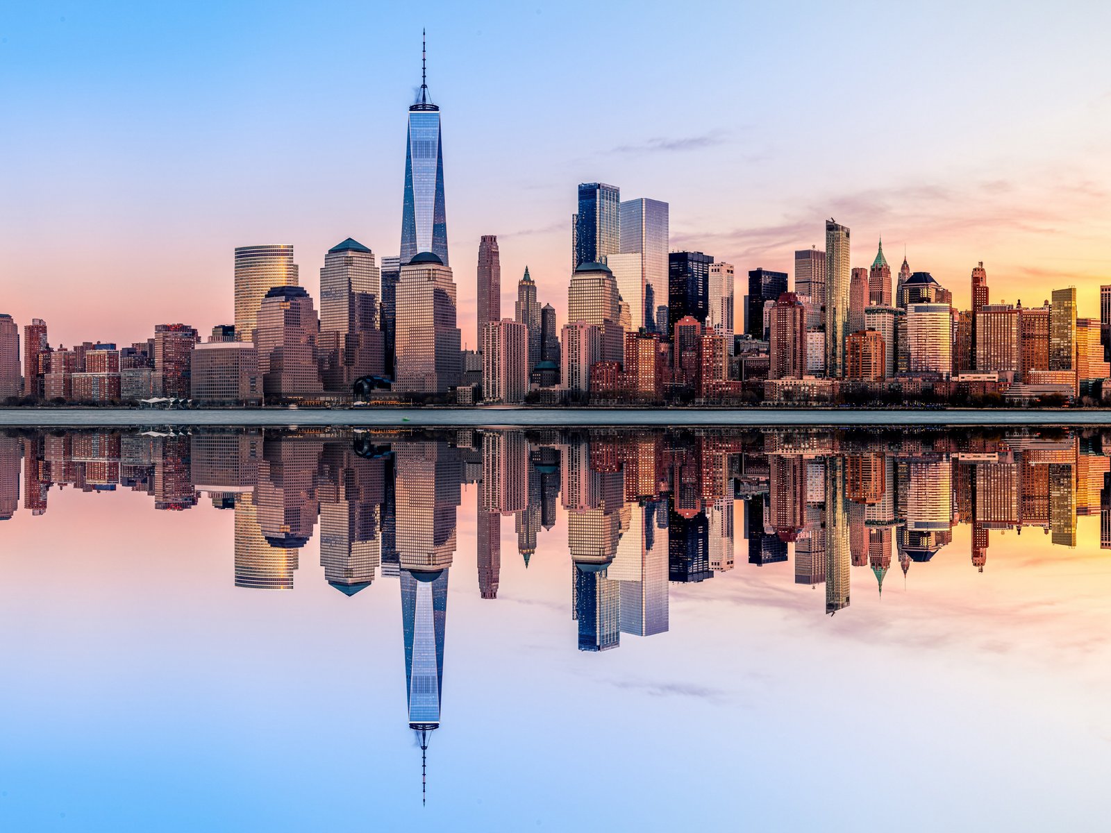 New York is reflected in the river at sunset - UXGA wallpapers in 1600x1200 resolution