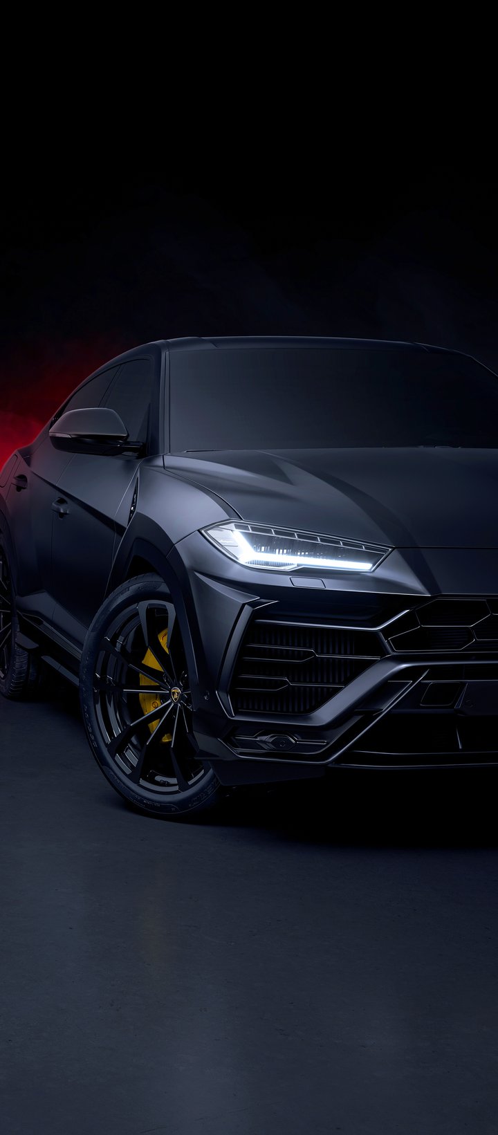 Черный Lamborghini Urus спереди - Обои для Xiaomi Redmi 14C, POCO C71/C75/M7, Infinix Note 8 в разрешении 720x1640