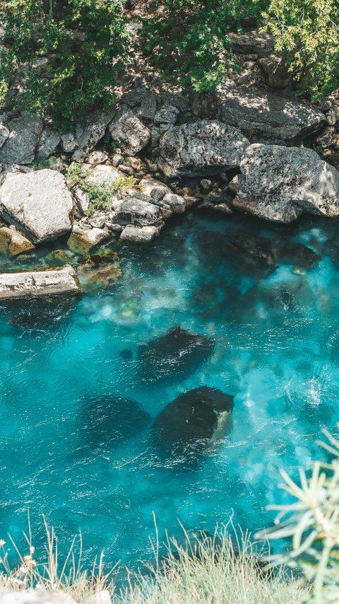 Köprülü Canyon with clear turquoise water - Wallpapers for LG/ASUS in 480x854 resolution