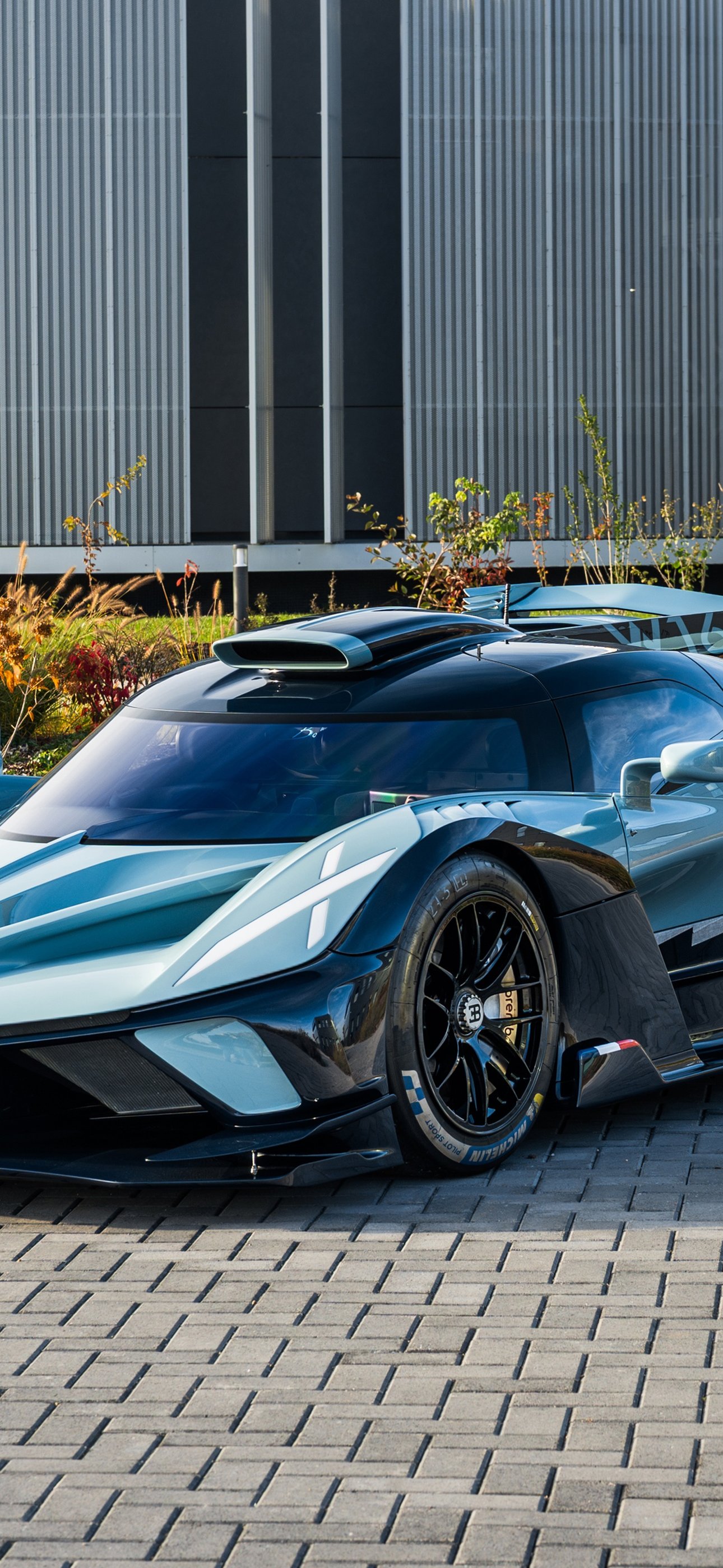Bugatti Bolide hypercar front view - Wallpapers for iPhone 15 Pro Max/14 Pro Max in 1290x2796 resolution